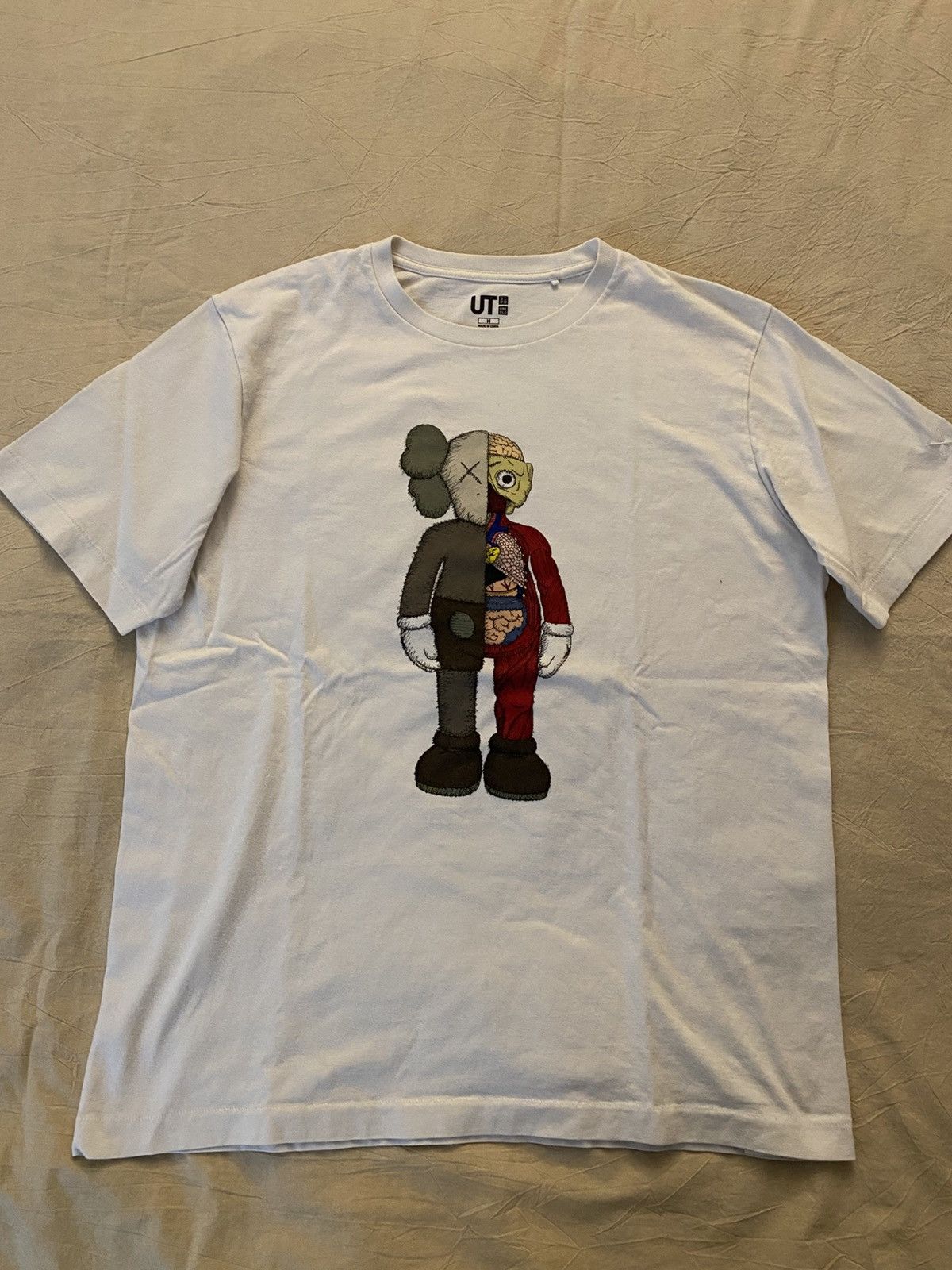Kaws × Uniqlo Kaws x Uniqlo Flayed Shirt Size US M / EU 48-50 / 2 - 1 Thumbnail