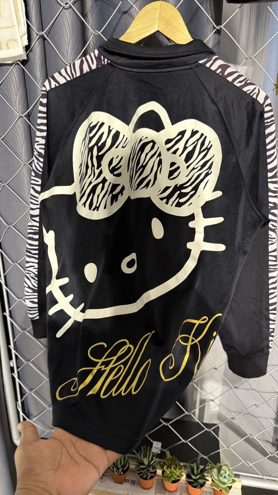 Anime 2013 HELLO KITTY SWEATER JACKET BIG BACKHIT LARGE Size US L / EU 52-54 / 3 - 3 Thumbnail