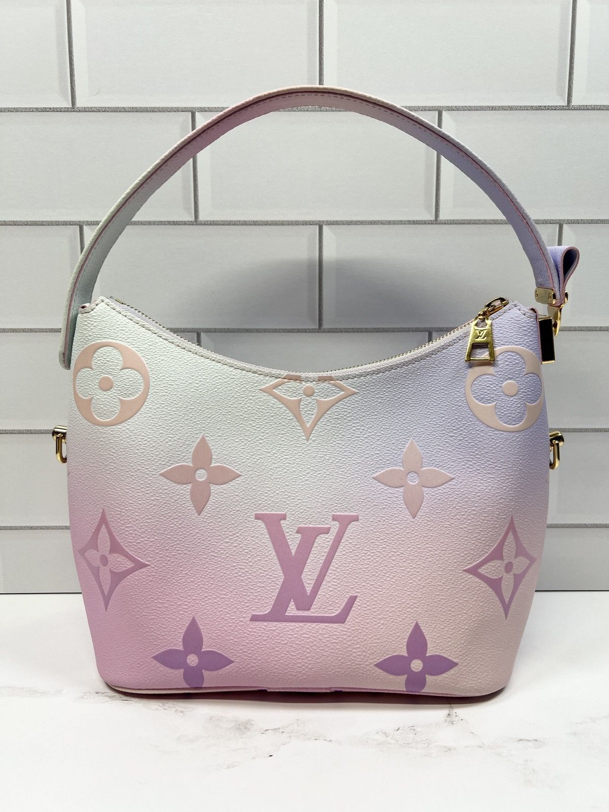 Louis Vuitton LV Louis Vuitton Giant Marshmallow Hobo Bag Handbag Purse Size ONE SIZE - 3 Thumbnail