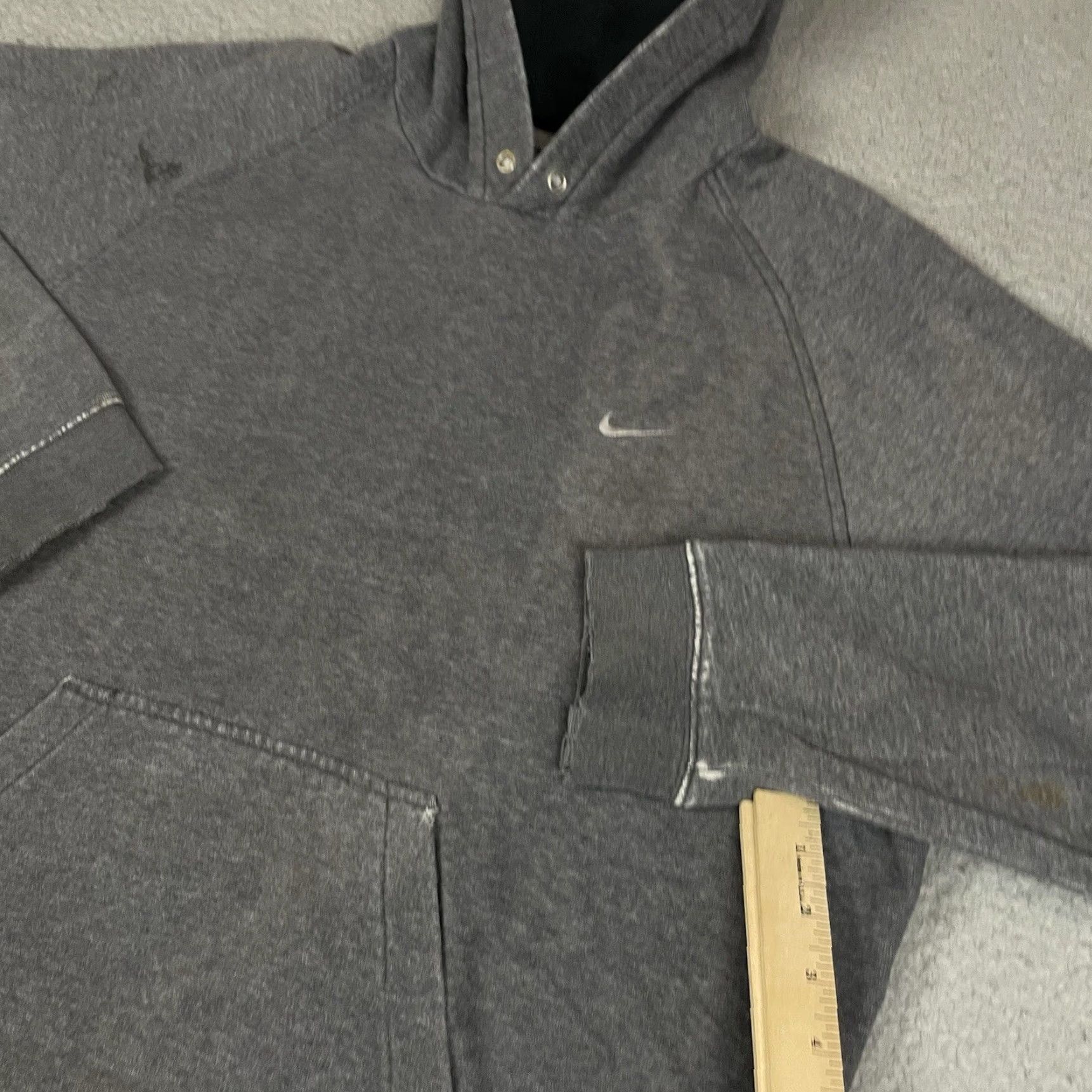Nike VINTAGE Nike Hoodie Mens L Gray Pullover Sweatshirt Swoosh Distressed 90s Graphic Print Hooded Pockets Crew Neck Size US L / EU 52-54 / 3 - 5 Thumbnail