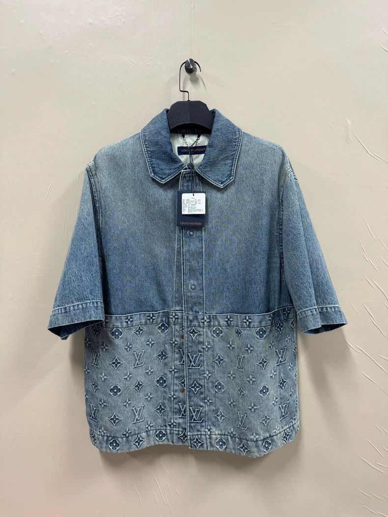 Louis Vuitton Louis Vuitton Logo Embossed Single Breasted Short Sleeve S Size US L / EU 52-54 / 3 - 2 Thumbnail