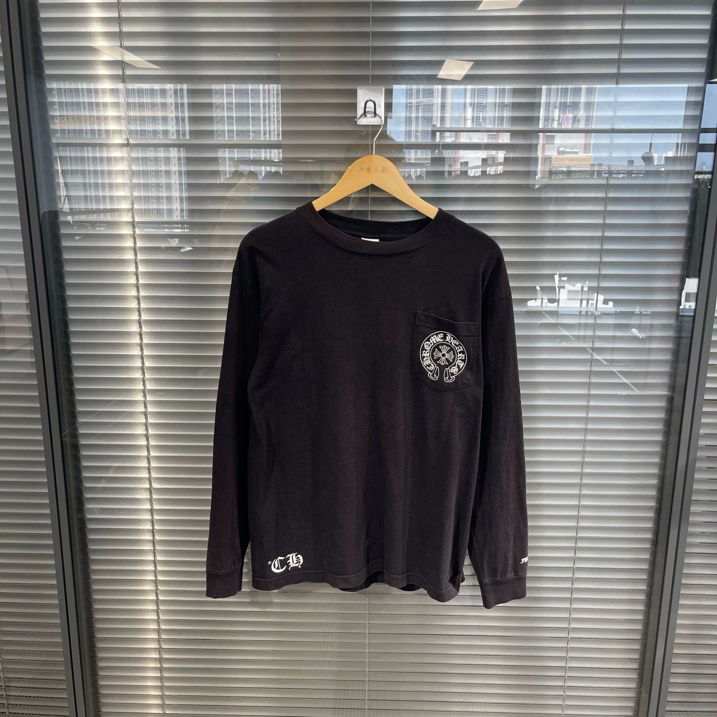 Chrome Hearts Chrome Hearts London Kylin Arm Long Sleeve M 95 (Print Flaw) Size US M / EU 48-50 / 2 - 2 Thumbnail