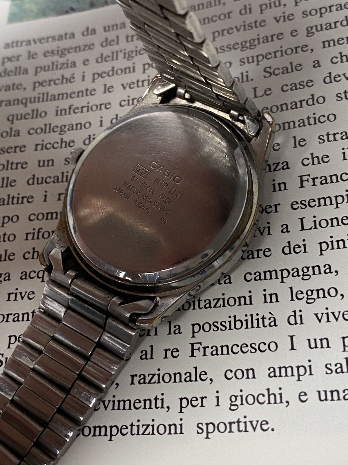 Casio Rare Vintage Casio MTP-1141 Classic Dress Watch - Works! Size ONE SIZE - 8 Thumbnail