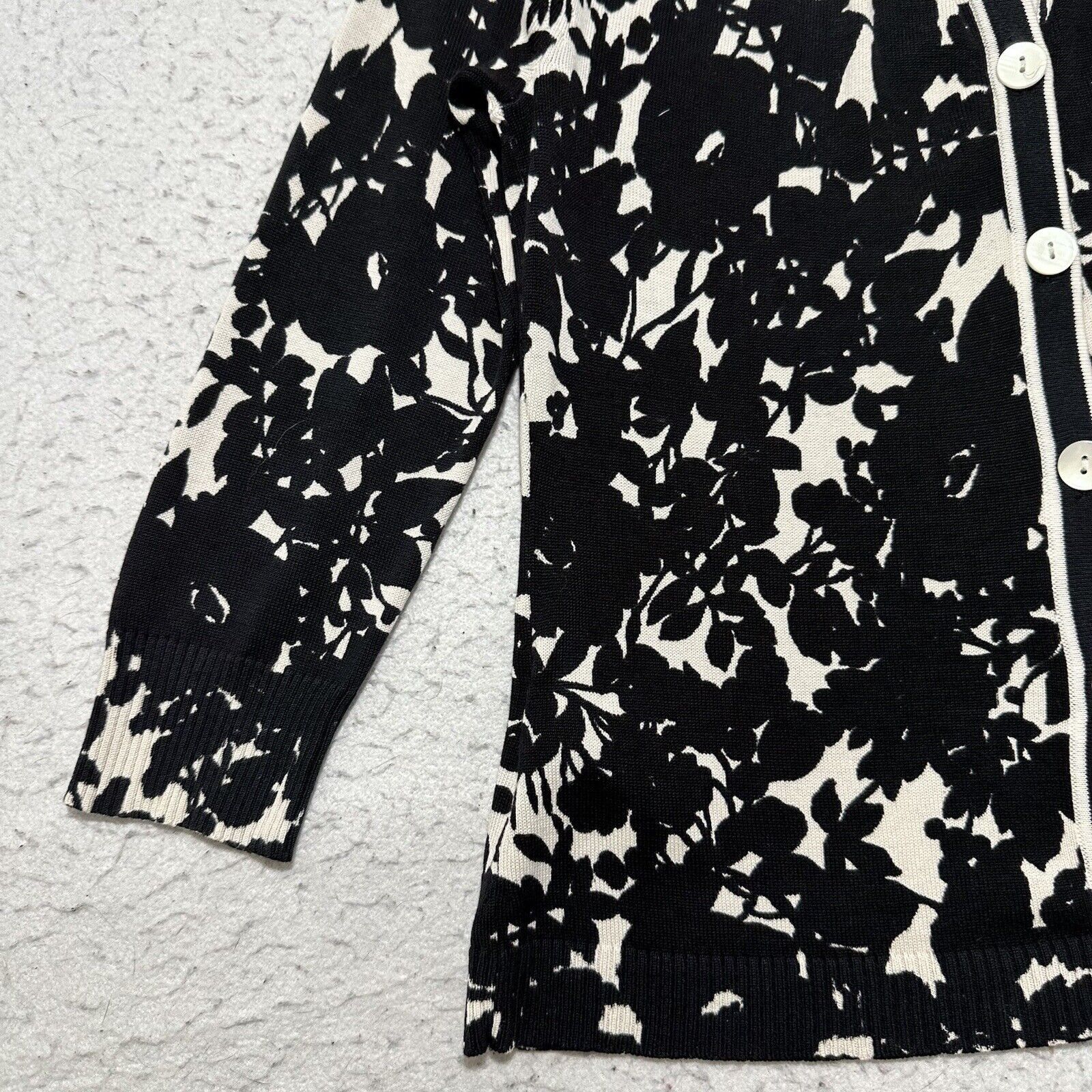 Loft LOFT Small Black Floral Button Front Cardigan Sweater Silk Size S / US 4 / IT 40 - 7 Thumbnail