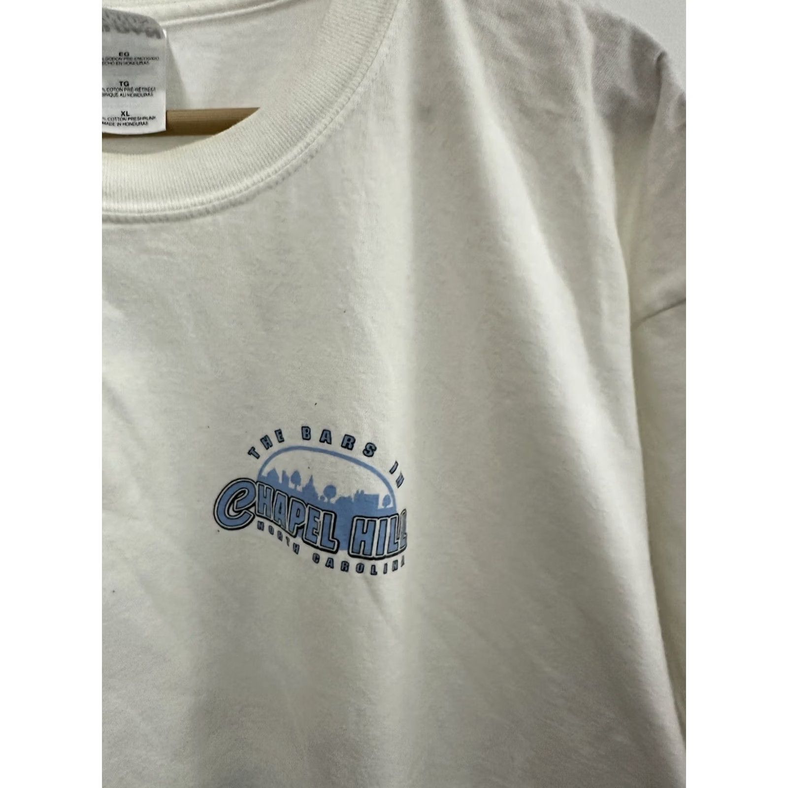 Gildan VINTAGE UNC Nightlife Bars Hillsborough Tar Heels T-Shirt XL White Men N/A Size US XL / EU 56 / 4 - 6 Thumbnail