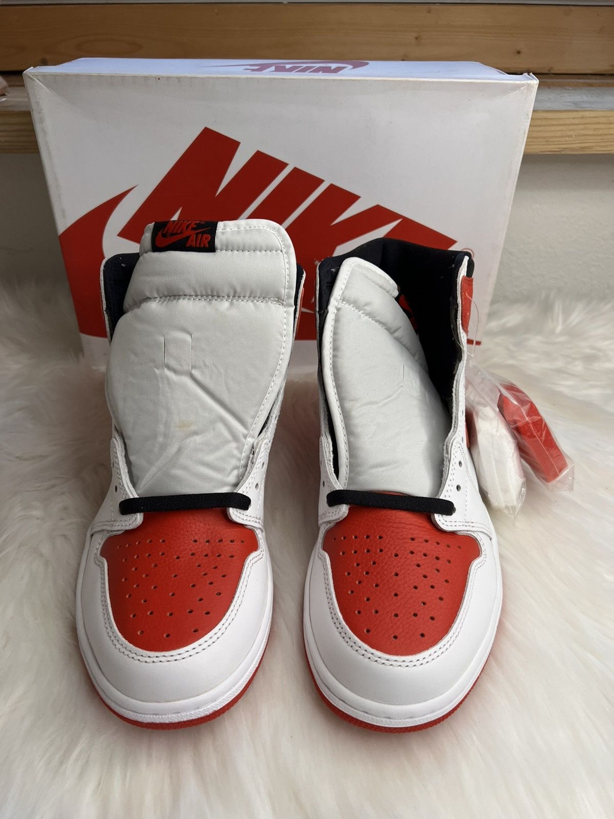 Jordan Brand JORDAN 1 Retro High OG "Heritage" with Defect Size US 10 / EU 43 - 3 Thumbnail
