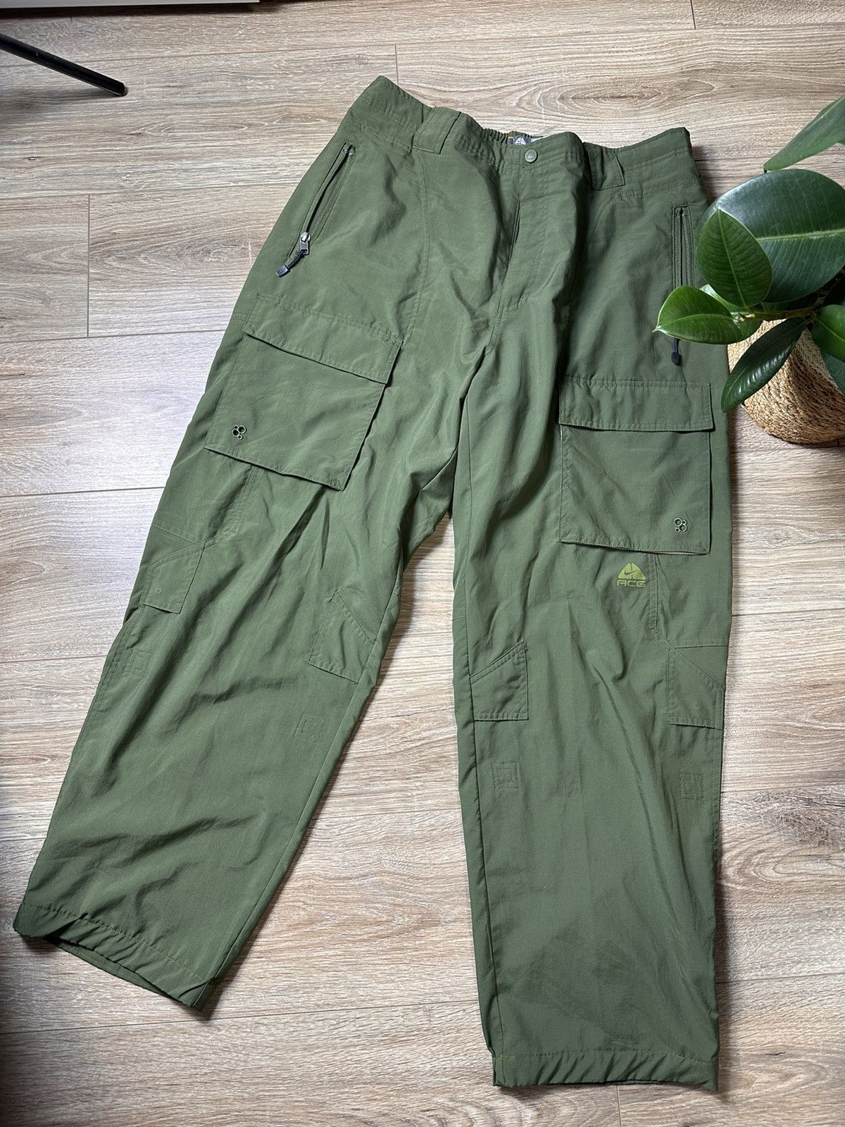 90s NIKE ACG technical nylon cargo pants