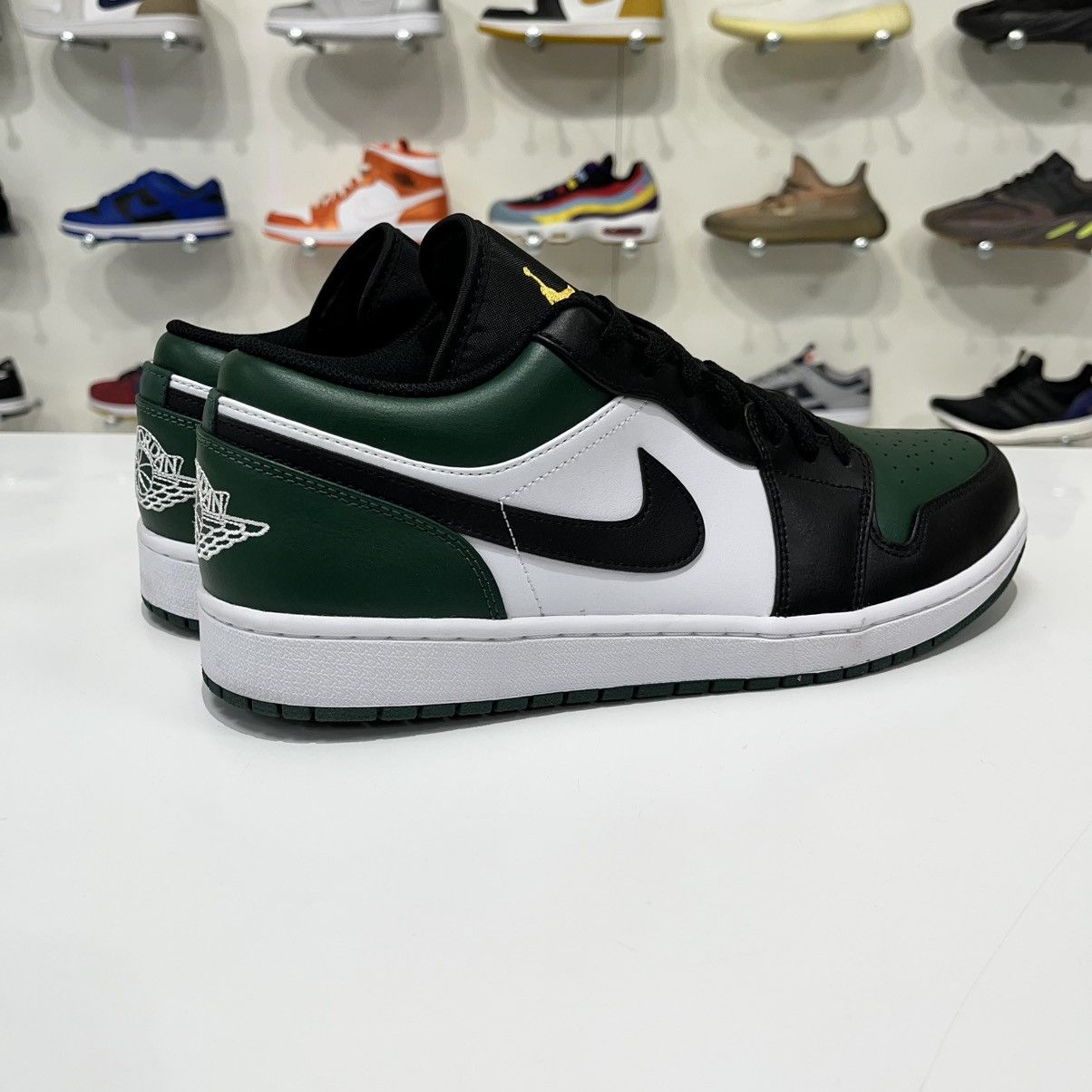 Nike Air Jordan 1 Low Green Toe Size US 12 / EU 45 - 6 Thumbnail