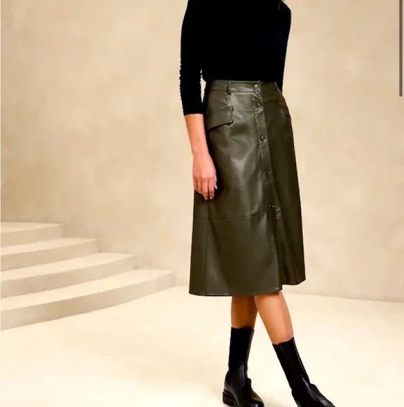 Banana Republic Banana republic vegan leather midi skirt NWT, pockets Size 28" / US 6 / IT 42 - 1 Preview