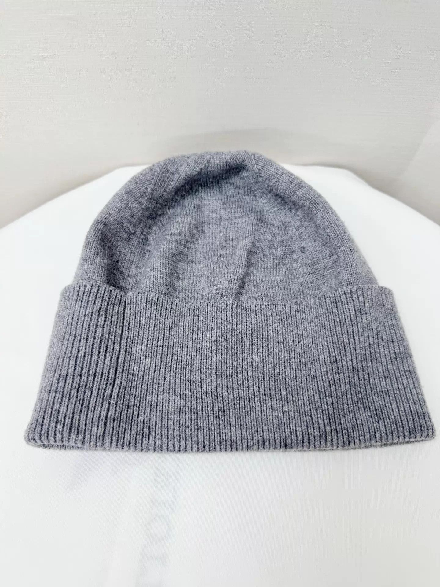 Chanel Chanel CC Logo Knit Beanie (Worn Once, Near New) Size ONE SIZE - 3 Thumbnail