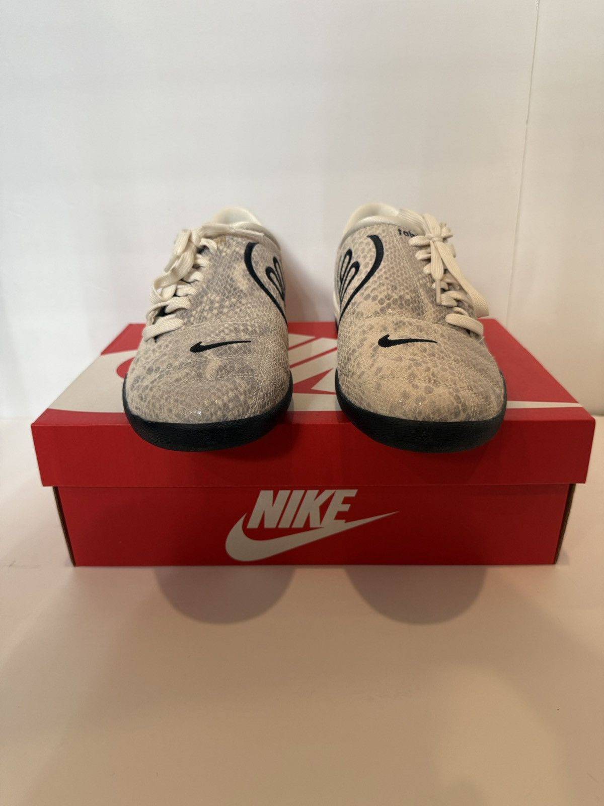 Nike WMNS NIKE T90 SE Size US 10.5 / IT 40.5 - 2 Thumbnail