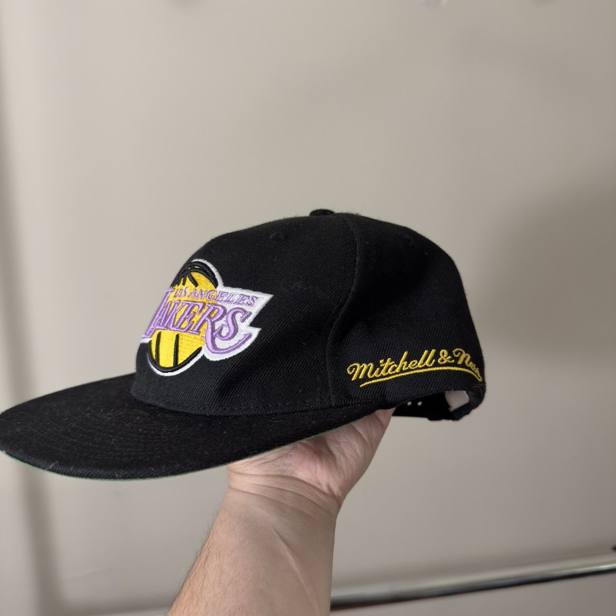 Mitchell & Ness Los Angeles Lakers black snapback hat Size ONE SIZE - 2 Thumbnail
