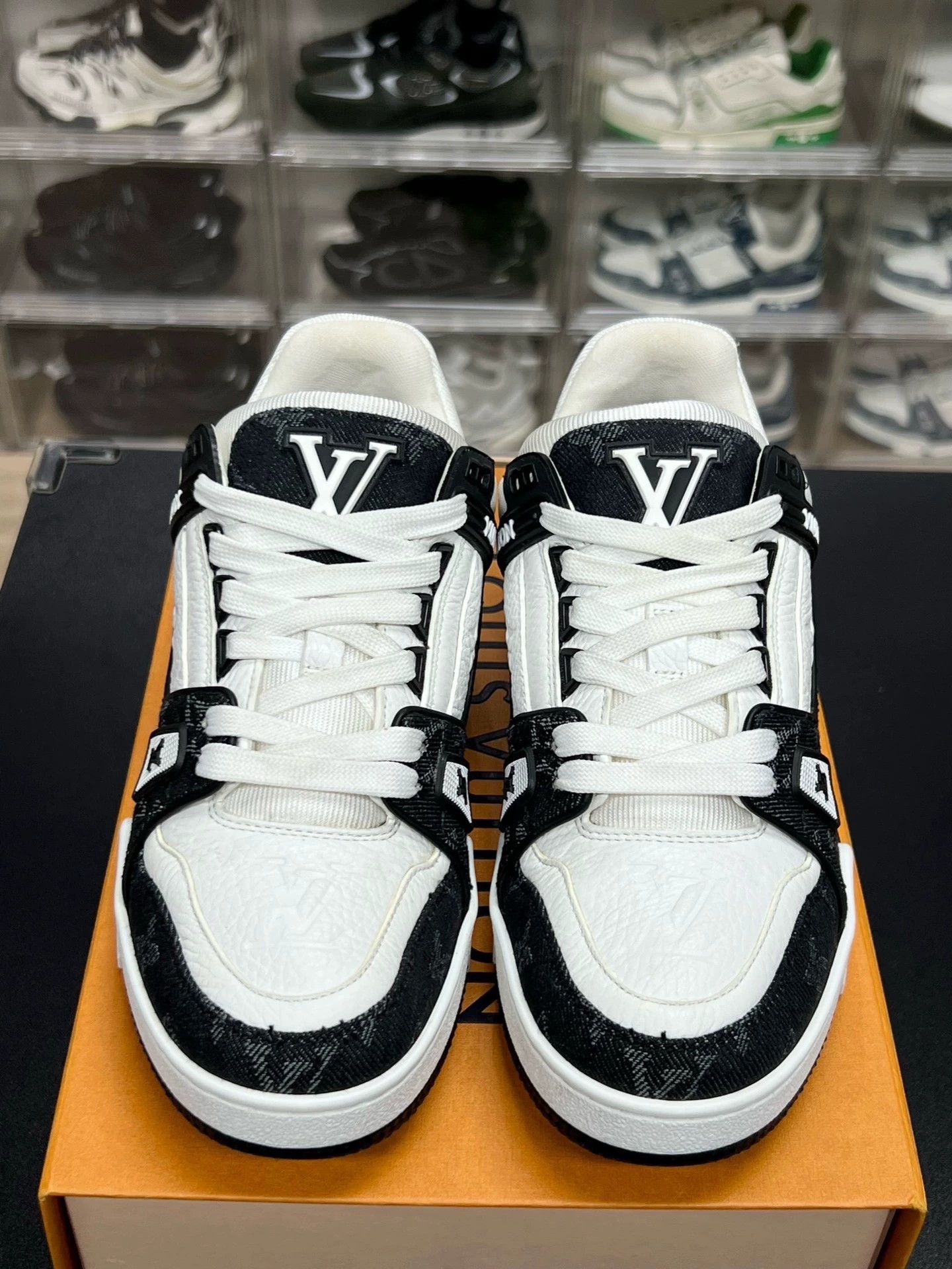 Louis Vuitton lv trainer black and white sneakers size 37.5 Size US 5.5 / EU 38 - 2 Thumbnail