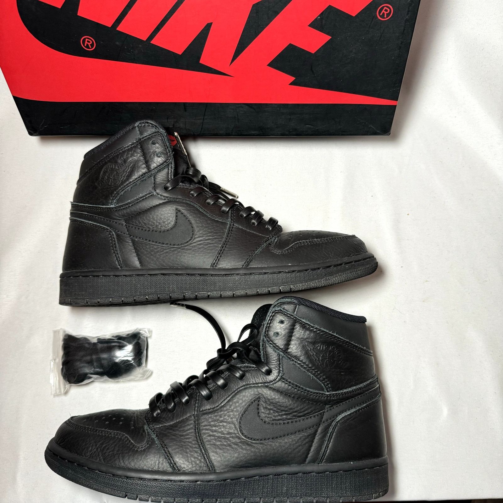 Jordan Brand × Nike Size 9 - Air Jordan 1 Retro High OG Triple Black Men's Shoes Size US 9 / EU 42 - 2 Thumbnail