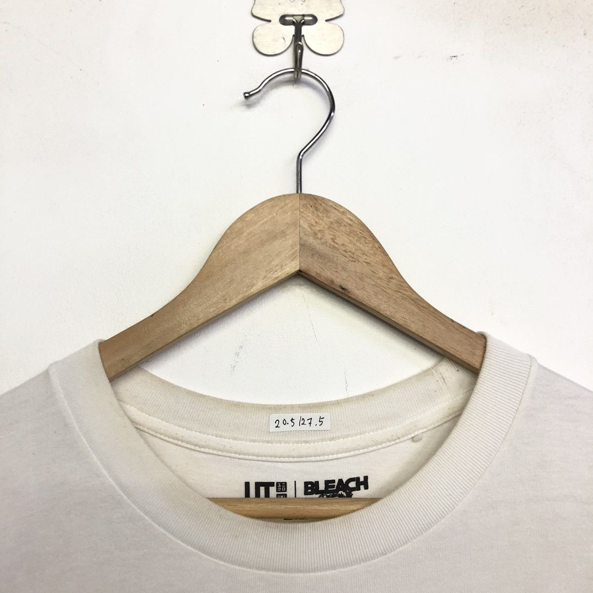 Uniqlo Bleach X Uniqlo Sternritter Lineup Grafiti Backhitt Tshirt Size US L / EU 52-54 / 3 - 5 Thumbnail
