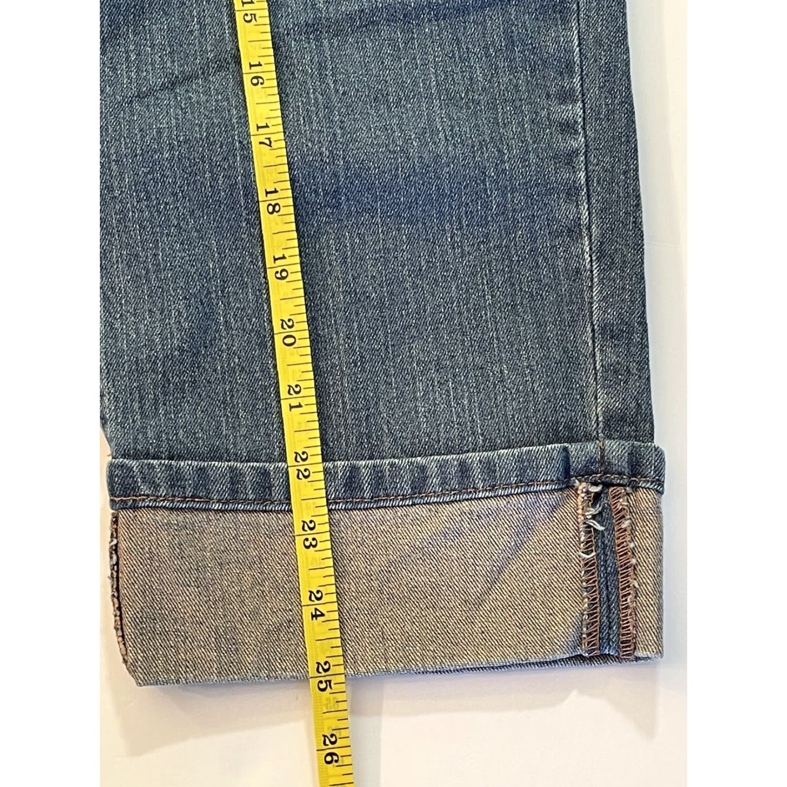 Levi's Levi's Capri Jeans Capris Women 8 Blue Denim Embroidered Pockets 515 Mid Rise 20in Inseam Size ONE SIZE - 8 Thumbnail
