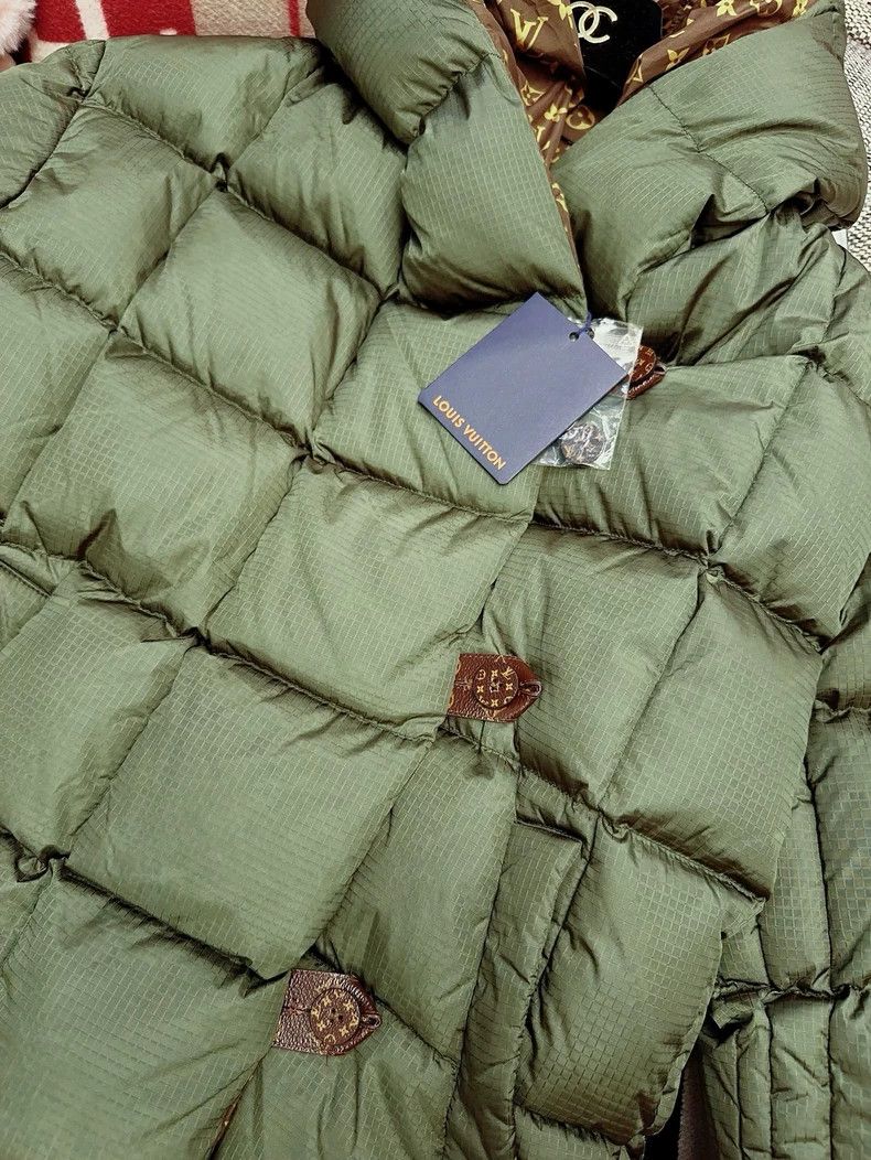 Louis Vuitton LOUIS VUITTON Olive Green Waffle Bread Down Jacket 2504-Nex Size XS / US 0-2 / IT 36-38 - 3 Thumbnail