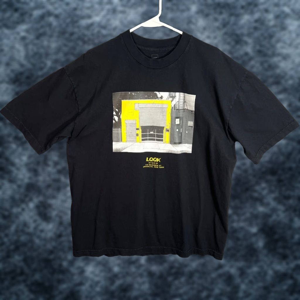 Vintage VINTAGE LQQK Studio Graphic T Shirt Mens Size Large Black Crew Neck Short Sleeve United States 90s Concert Style Mens Size US L / EU 52-54 / 3 - 1 Thumbnail