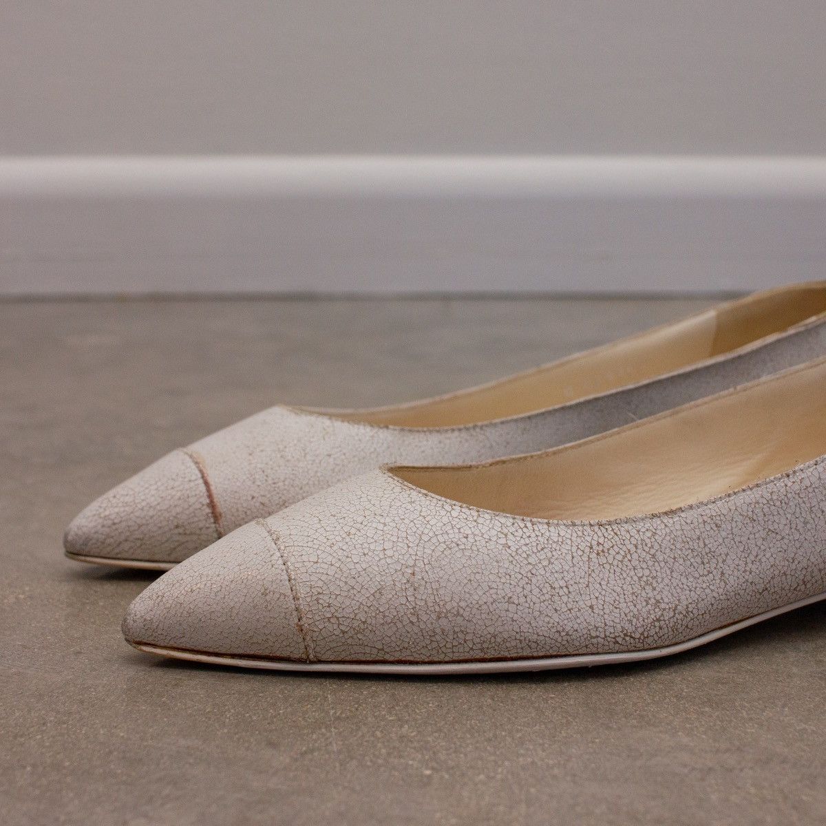 Chanel Chanel Interlocking CC Ballerina Flats White Cracked Leather Size US 6.5 / IT 36.5 - 2 Thumbnail