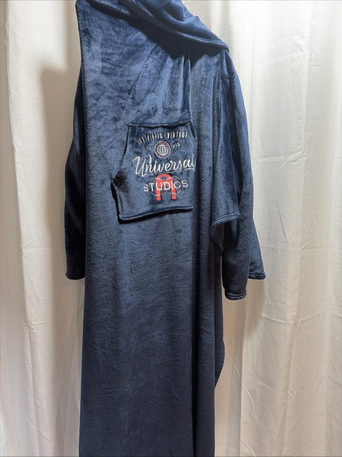 Universal Studios Universal Studios Wearable Blanket Arm Slots 68”x55” Size ONE SIZE - 1 Thumbnail