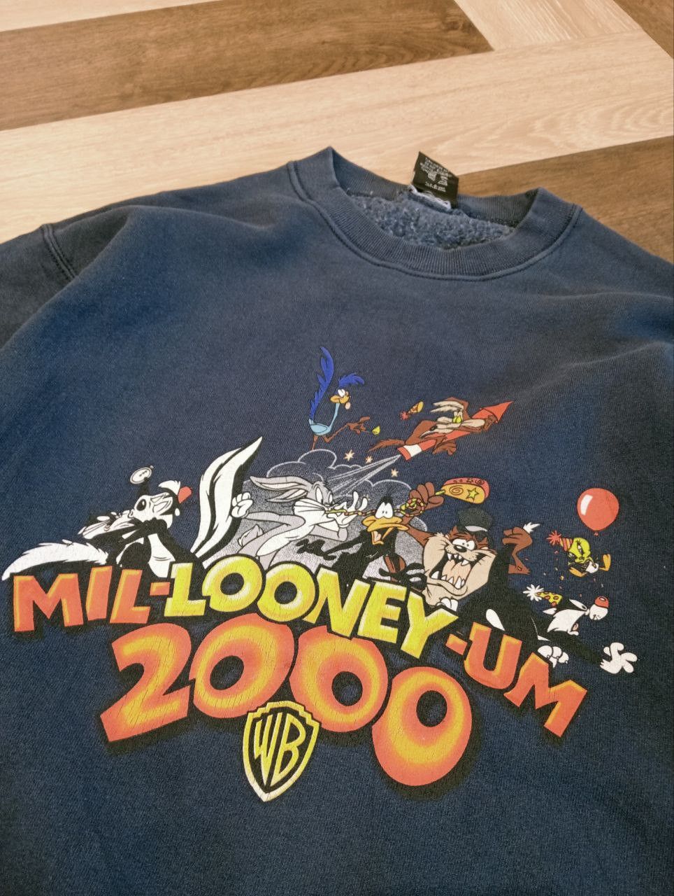Warner Bros VINTAGE 90S WARNER BROS LOONEY TUNES SWEATSHIRT Size US M / EU 48-50 / 2 - 4 Thumbnail