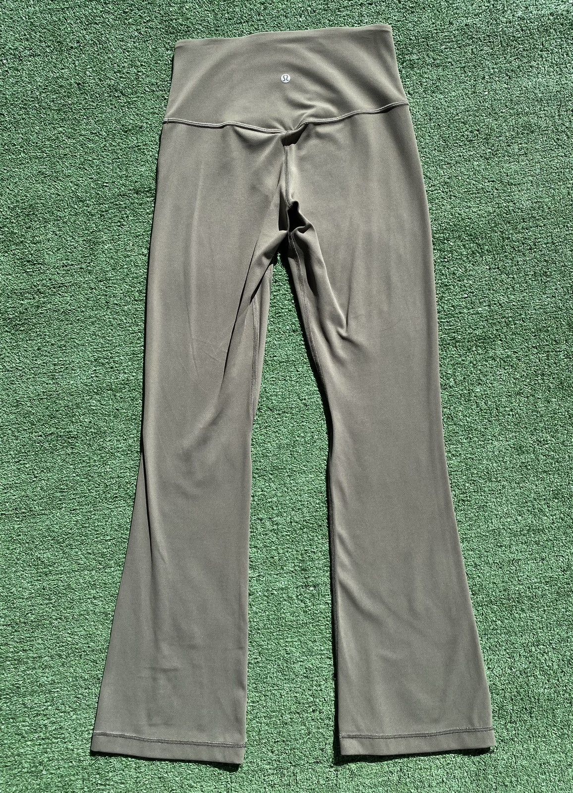 Lululemon Lululemon Align High Rise Mini Flared Leggings 6 Grey Sage Size 28" / US 6 / IT 42 - 4 Thumbnail