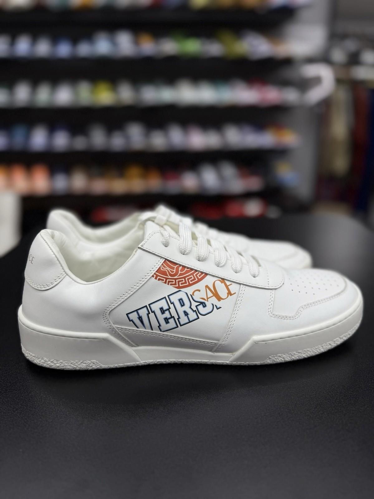 Versace $850 Authentic Versace Logo Low Top Sneaker Size 43EU/10US Size US 10 / EU 43 - 10 Thumbnail