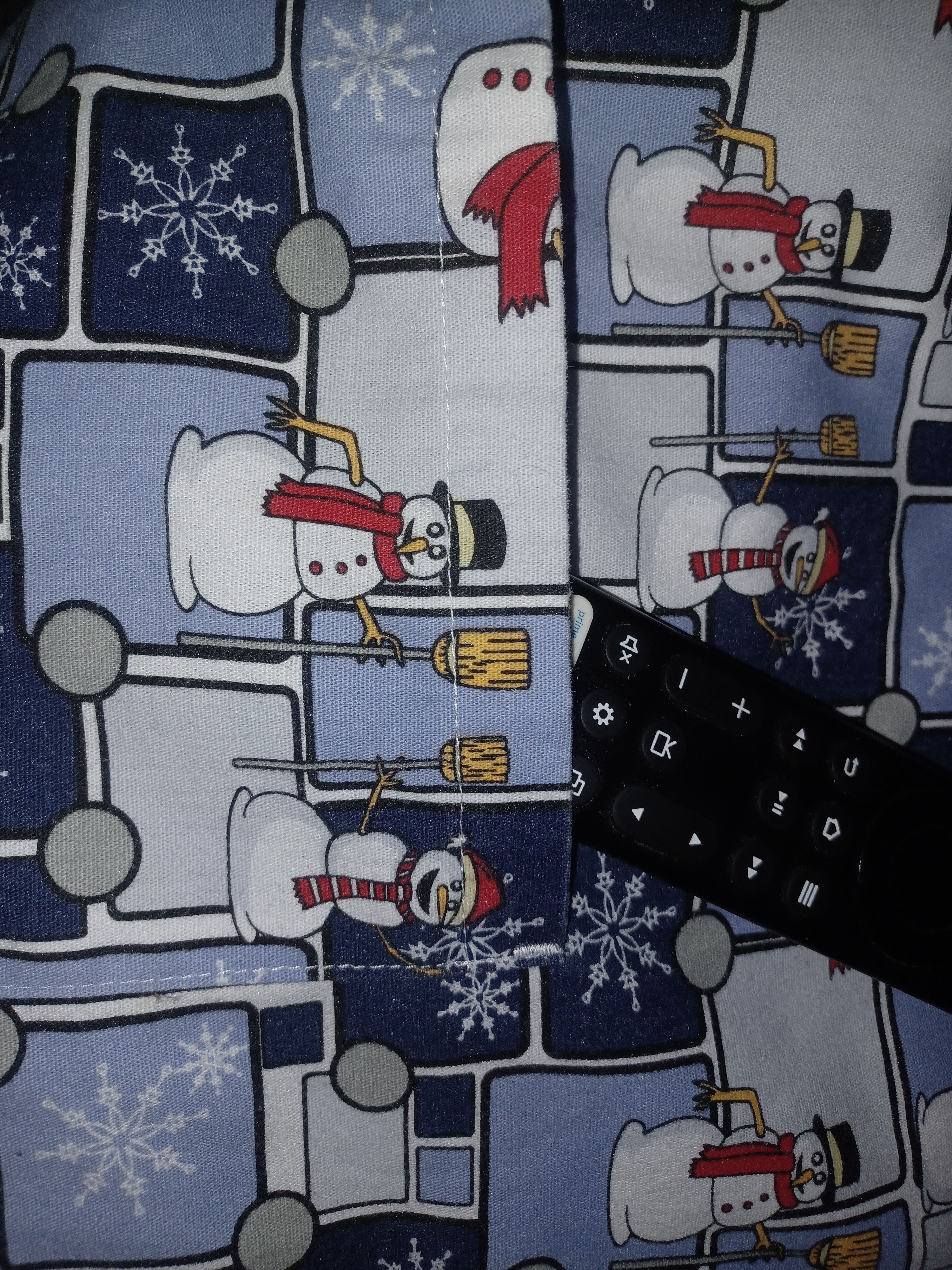 Other Women's Scrub Top Christmas/Winter Theme 2X Lots of Blue Size XXL / US 16-18 / IT 52-54 - 3 Thumbnail
