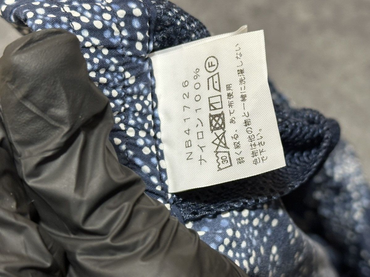 The North Face The North Face men's navy shorts a geometric bandana-style Size US 34 / EU 50 - 14 Thumbnail
