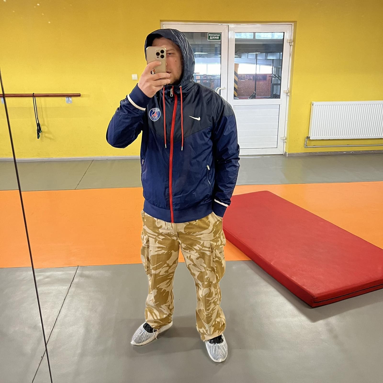 Nike Vintage Nike PSG soccer jacket Windrunner size L Size US L / EU 52-54 / 3 - 3 Thumbnail
