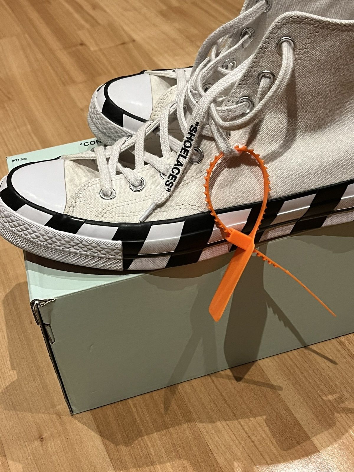 Off white converse size 5 hotsell