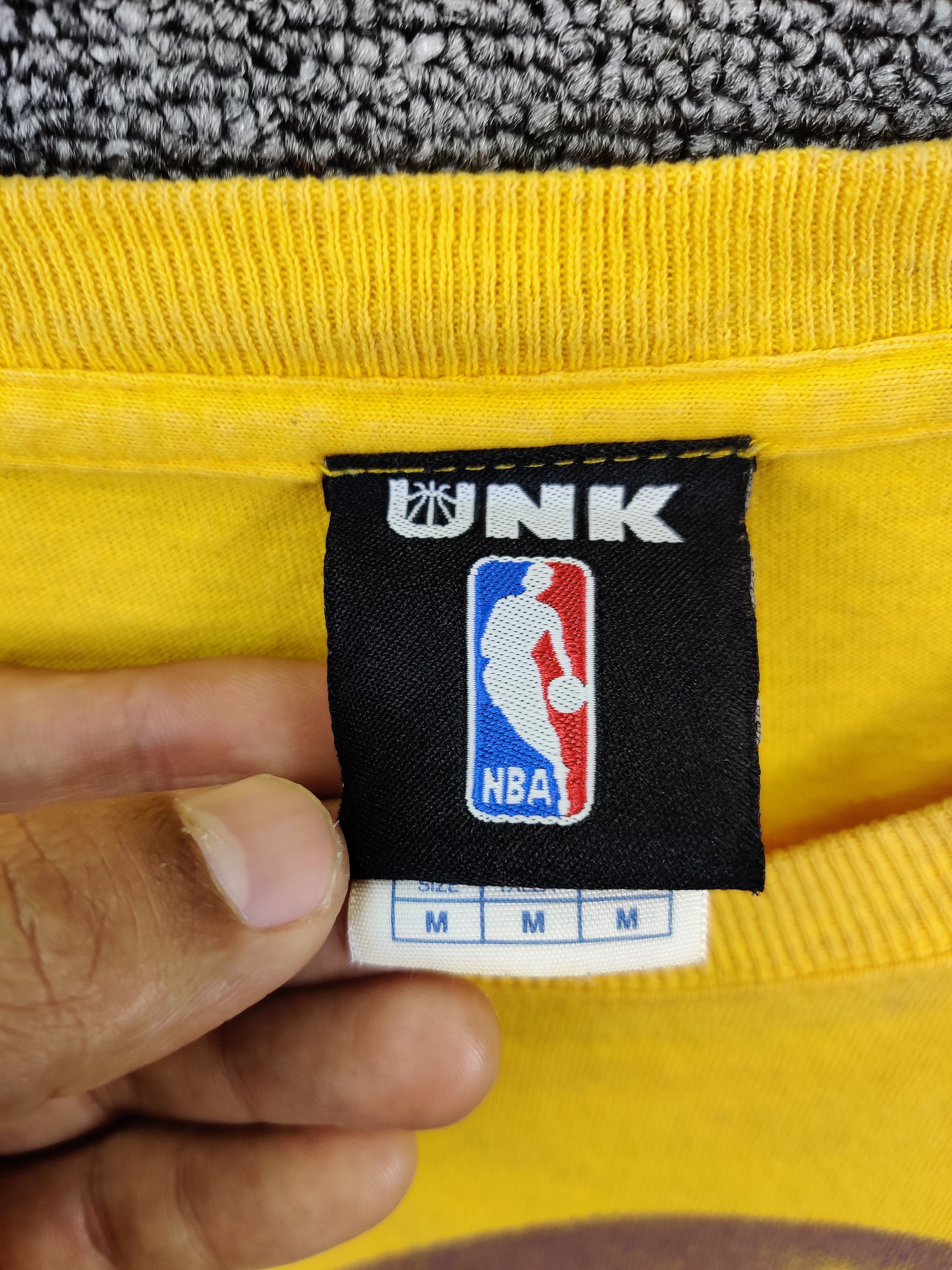 NBA Vintage Kobe Bryant NBA L.A. Lakers Overprint Tee T Shirt Size US M / EU 48-50 / 2 - 9 Thumbnail