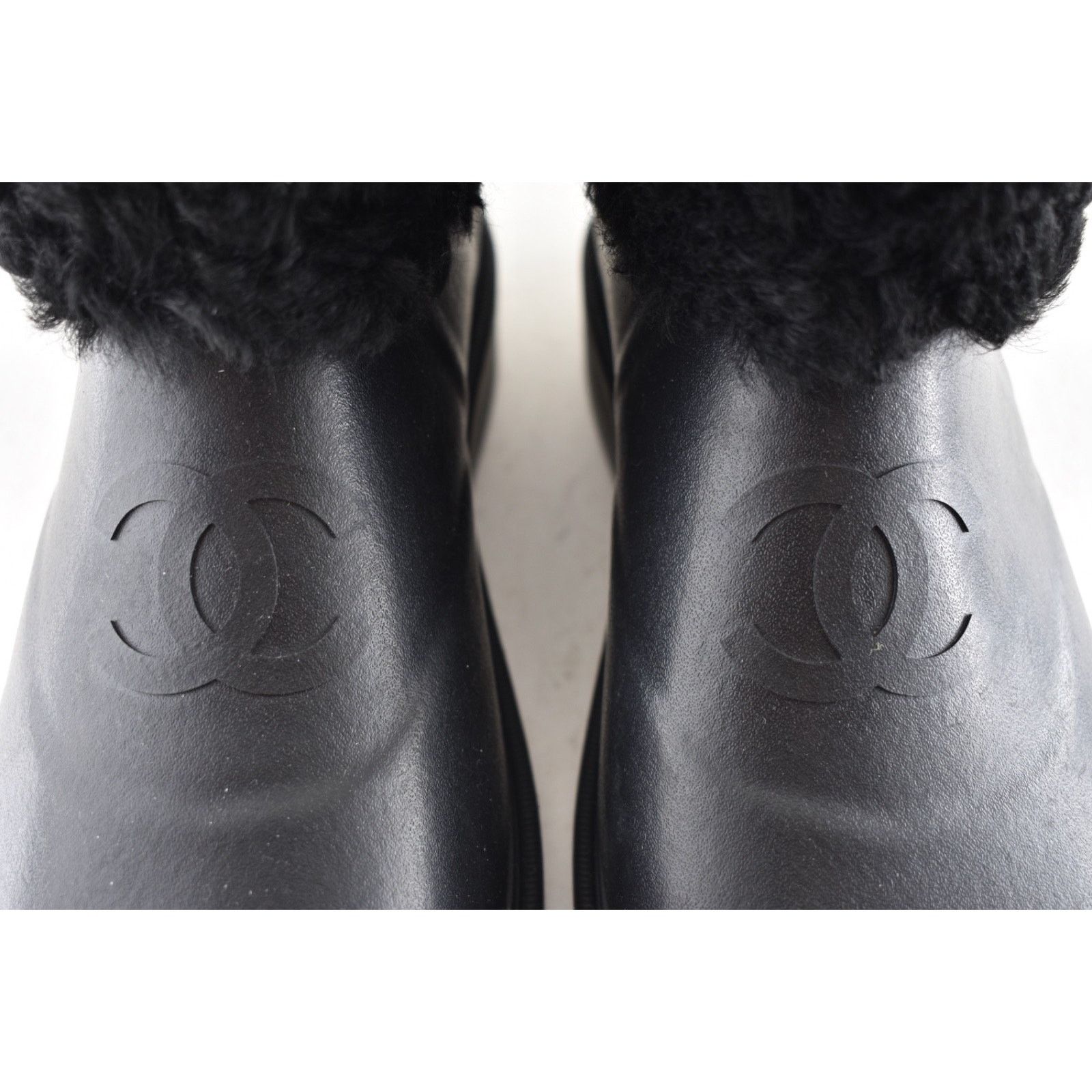 Chanel Chanel Black Shearling Rubber CC Ankle Rain Boots 40 Size US 10 / IT 40 - 6 Thumbnail