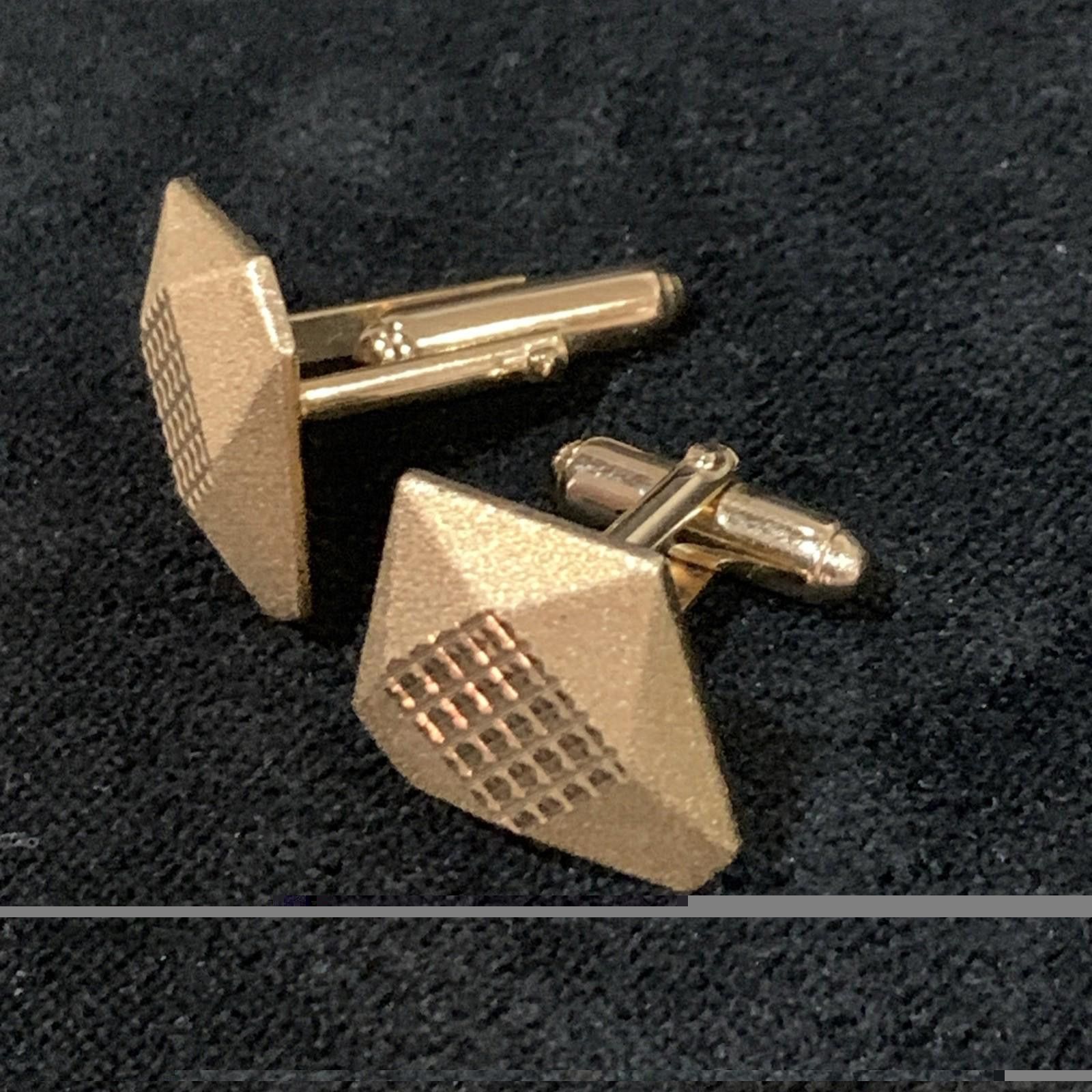 The Unbranded Brand Diamond Cut Cufflinks Unisex Brushed Yellow Gold Plated EUC Size ONE SIZE - 5 Thumbnail