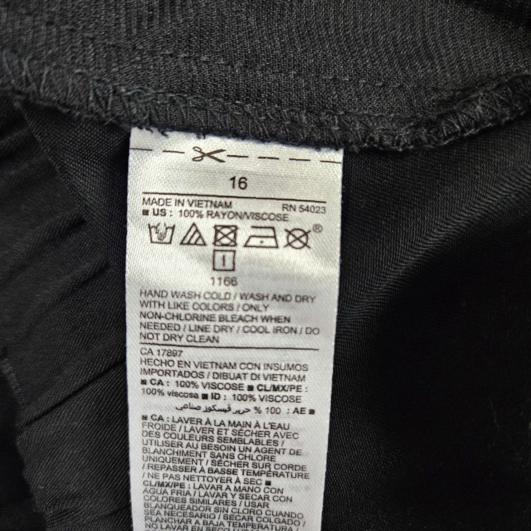 Old Navy Old Navy Womens Cropped Pants Sz 16 Black Pull On High Rise Rayon Pants Womens 16 Black Cropped Pull On Rayon Size 38" / US 16 / IT 52 - 6 Thumbnail