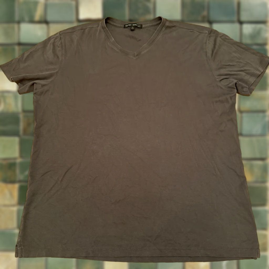 Vintage Robert Barakett Montreal L T Shirt Mens Iron Gray V Neck Fitted 100% Pima Cotton Shirt Regular Men Gray Short Sleeve V-Neck Knit Cotton Modern Size US L / EU 52-54 / 3 - 1 Thumbnail