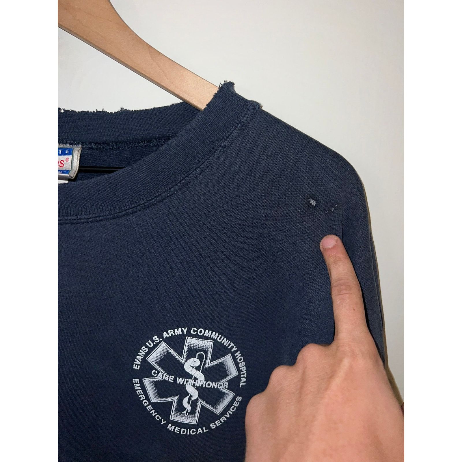 Hanes Vintage US Army Sweatshirt Evans Hospital Fort Carson 90s 2X Size US XXL / EU 58 / 5 - 3 Thumbnail