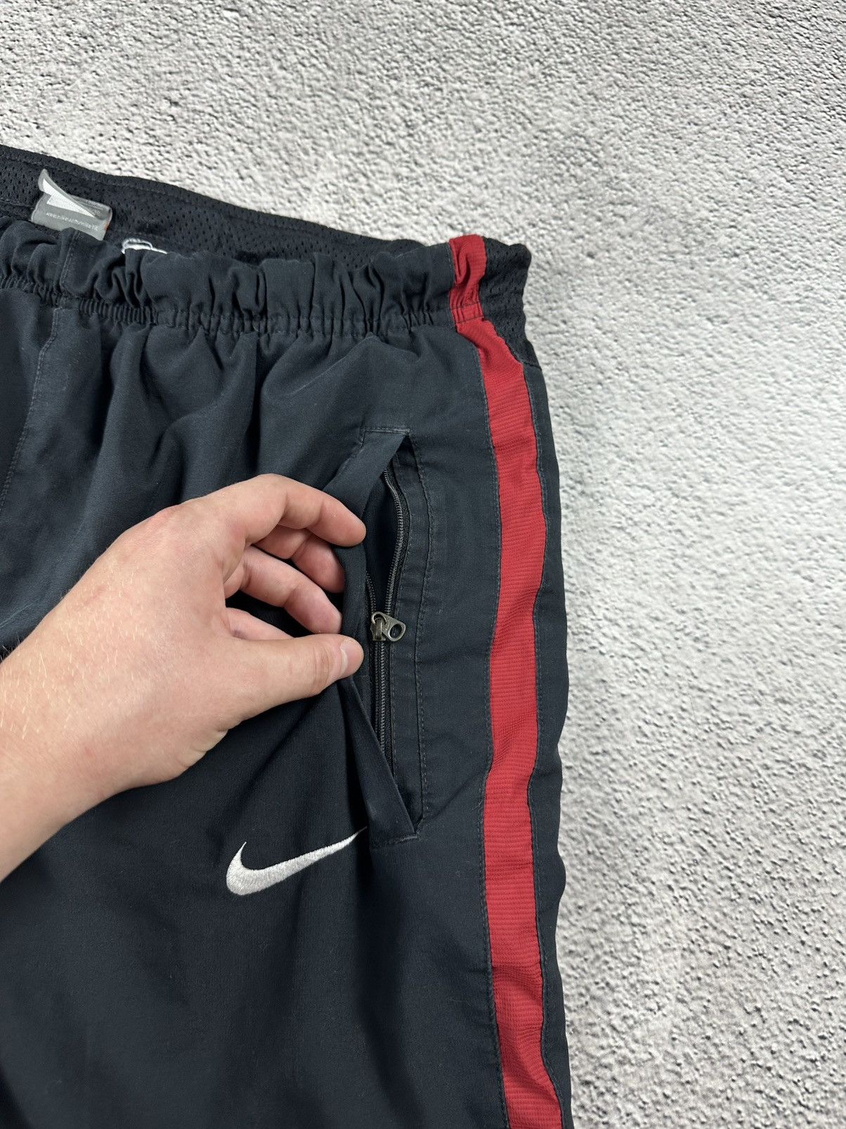 Nike Vintage Nike Nylon Trackpants Baggy Y2K Drill Style Size US 32 / EU 48 - 9 Thumbnail