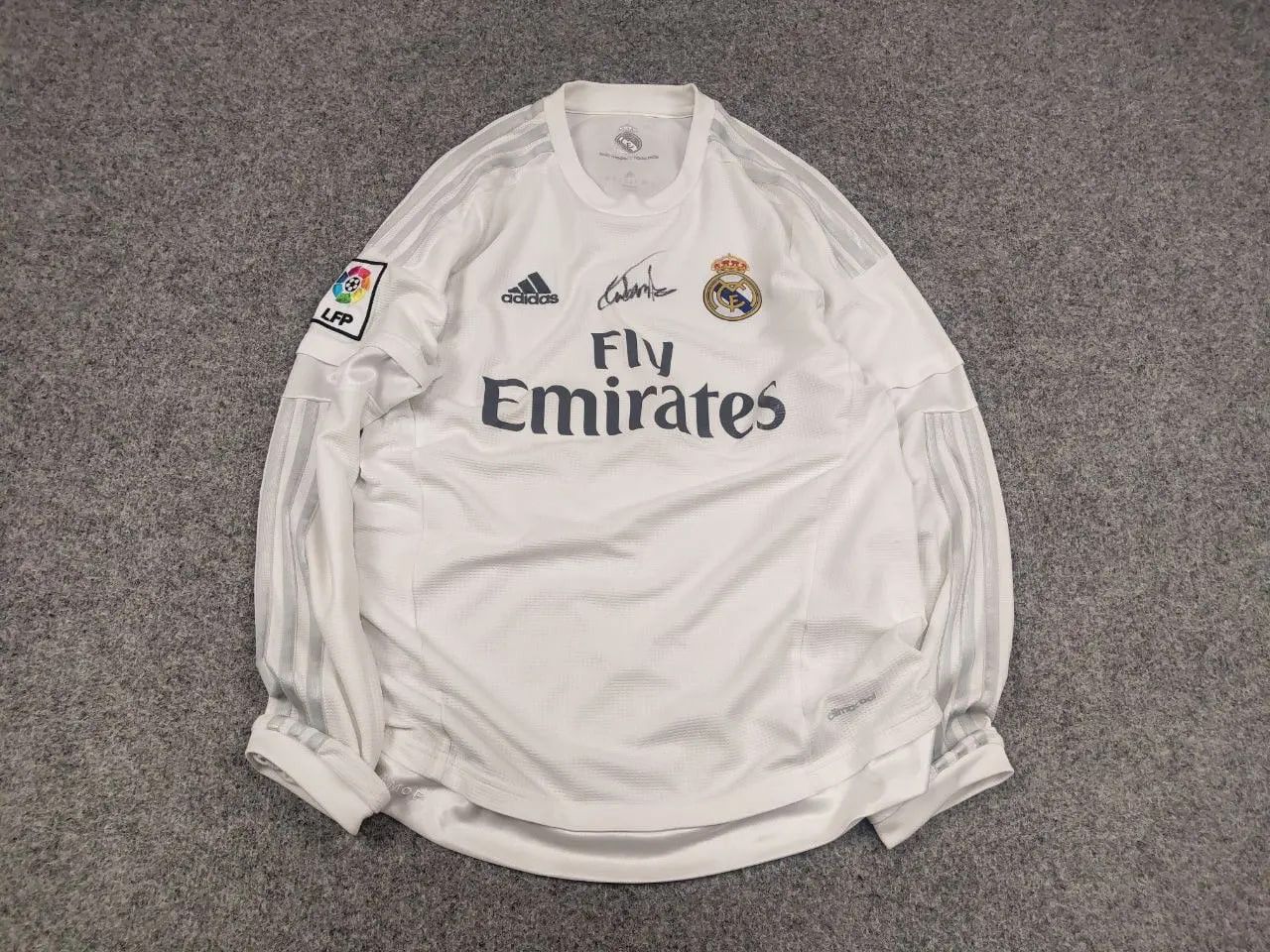 Adidas Aut 2015-16 Adidas Real Madrid Long Sleeve Jersey Shirt Home Size US M / EU 48-50 / 2 - 3 Thumbnail
