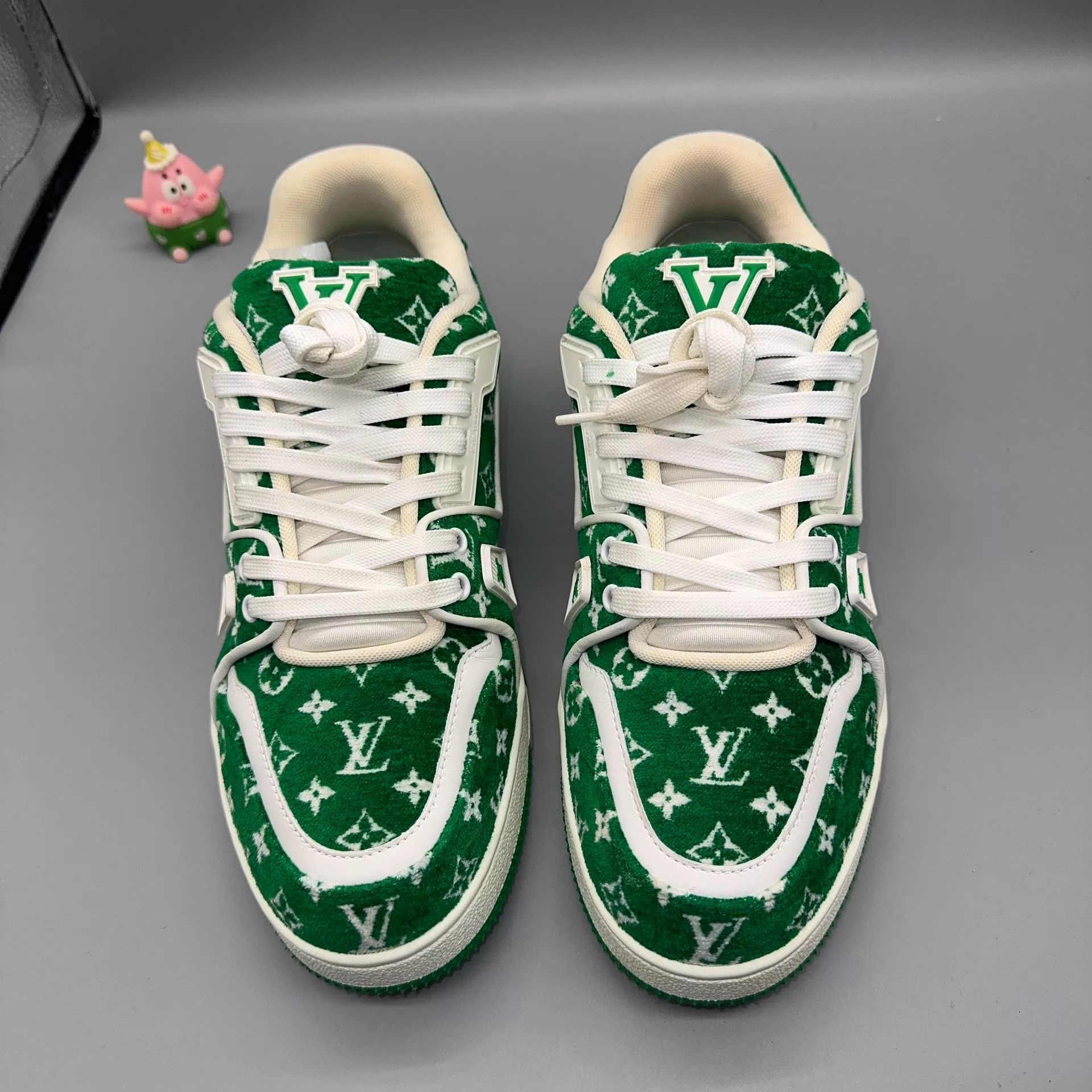 Louis Vuitton LOUIS VUITTON Trainer Green & White 41 1ABFSA Size US 8 / EU 41 - 2 Thumbnail