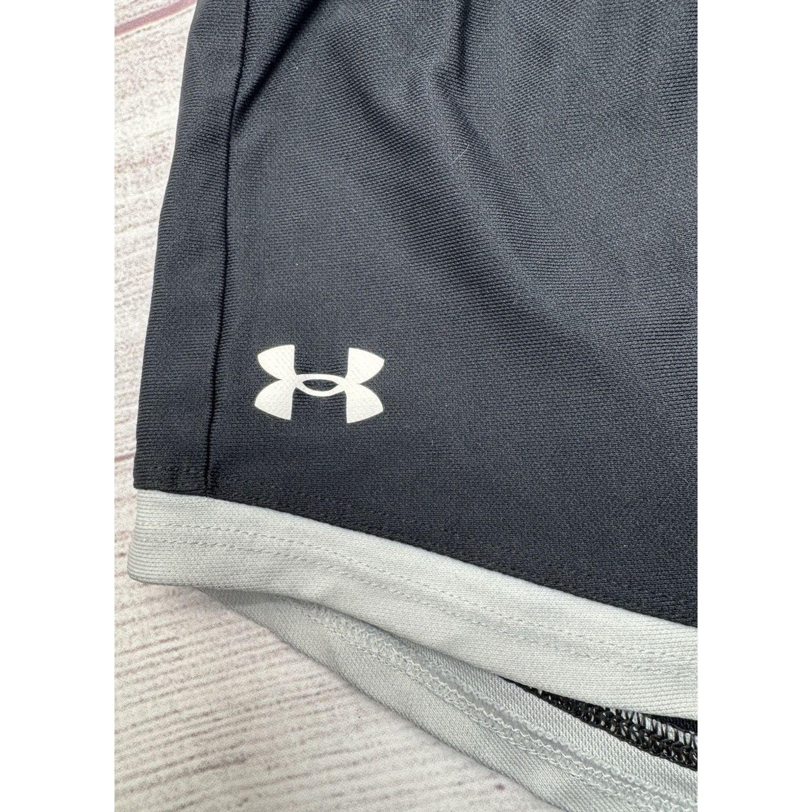 Under Armour UNDER ARMOUR Girl's Youth Large (L) Shorts Black Print w Log Size 34" / US 12 / IT 48 - 2 Thumbnail
