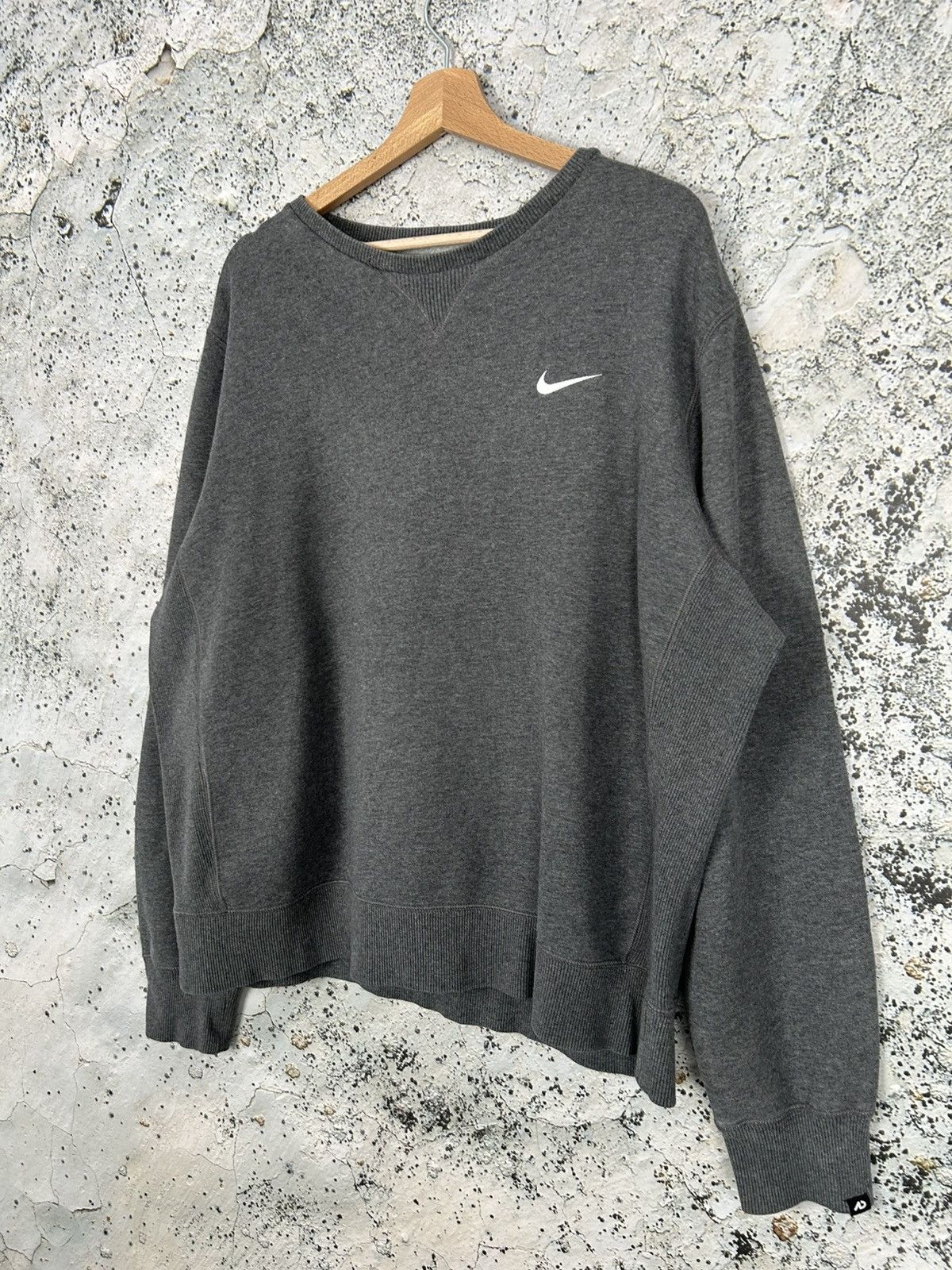 Nike Vintage Nike Grey Boxy Crewneck Rap Streetwear Baggy Skate Size US XL / EU 56 / 4 - 2 Thumbnail