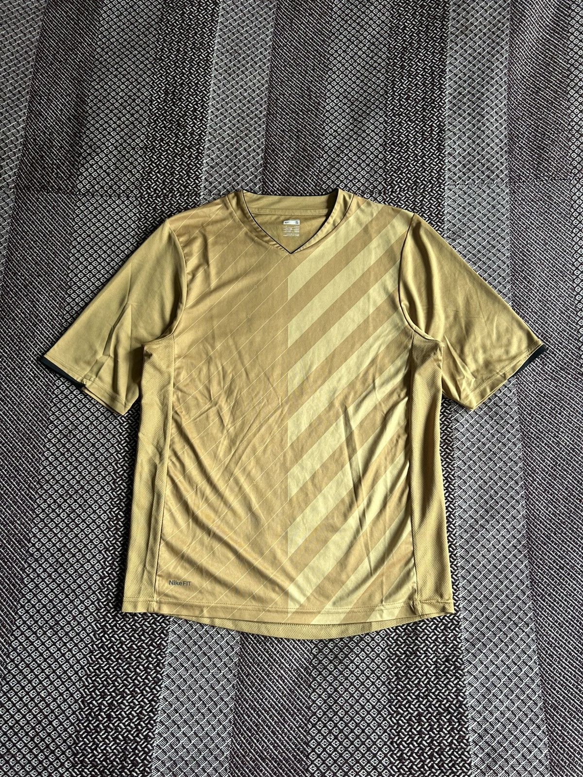 Nike × Vintage Vintage Nike Dri-Fit Sportswear T-Shirt Unisex Size S/M Size US S / EU 44-46 / 1 - 1 Thumbnail