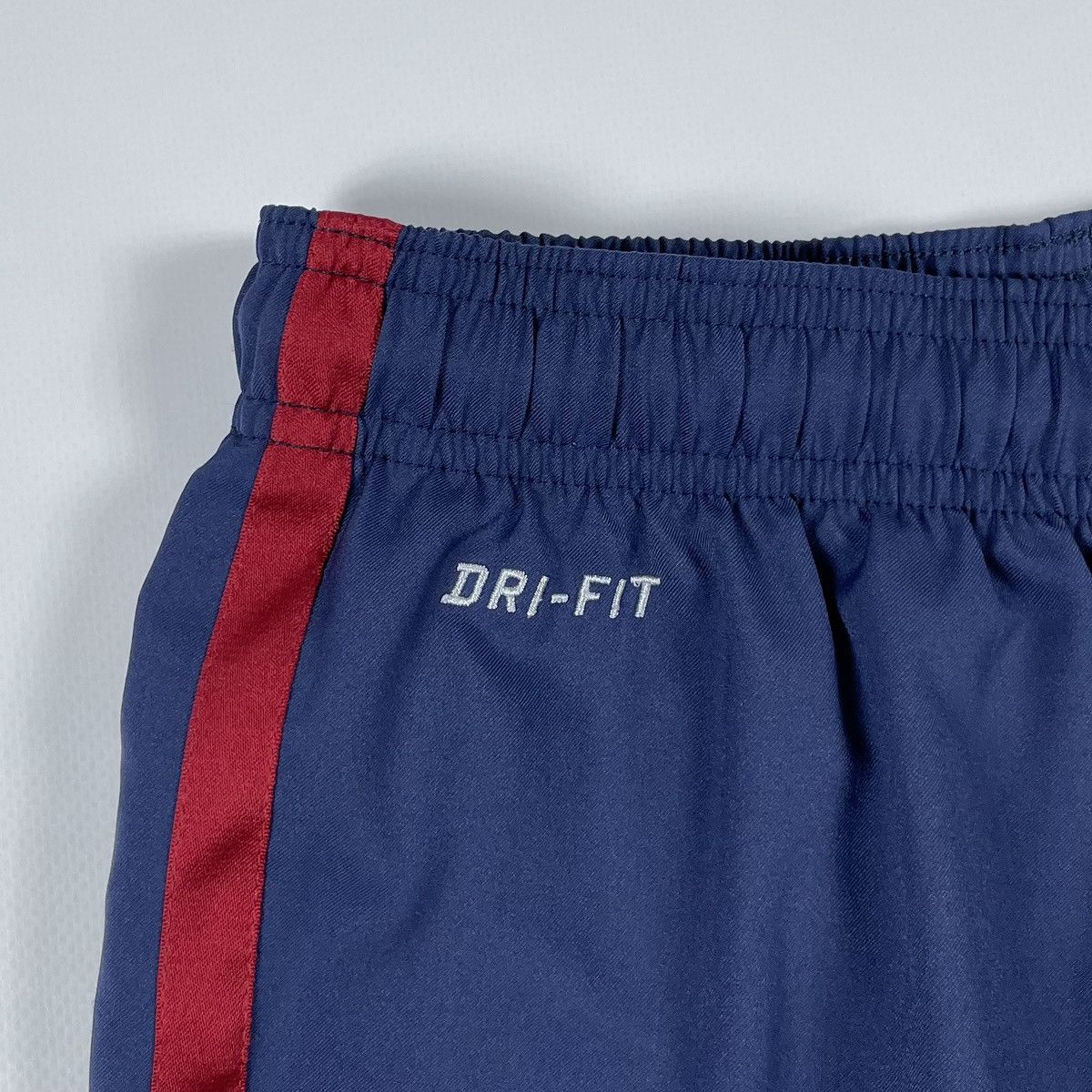 Nike Vintage Nike Barcelona FCB Soccer Shorts Size US 36 / EU 52 - 8 Thumbnail