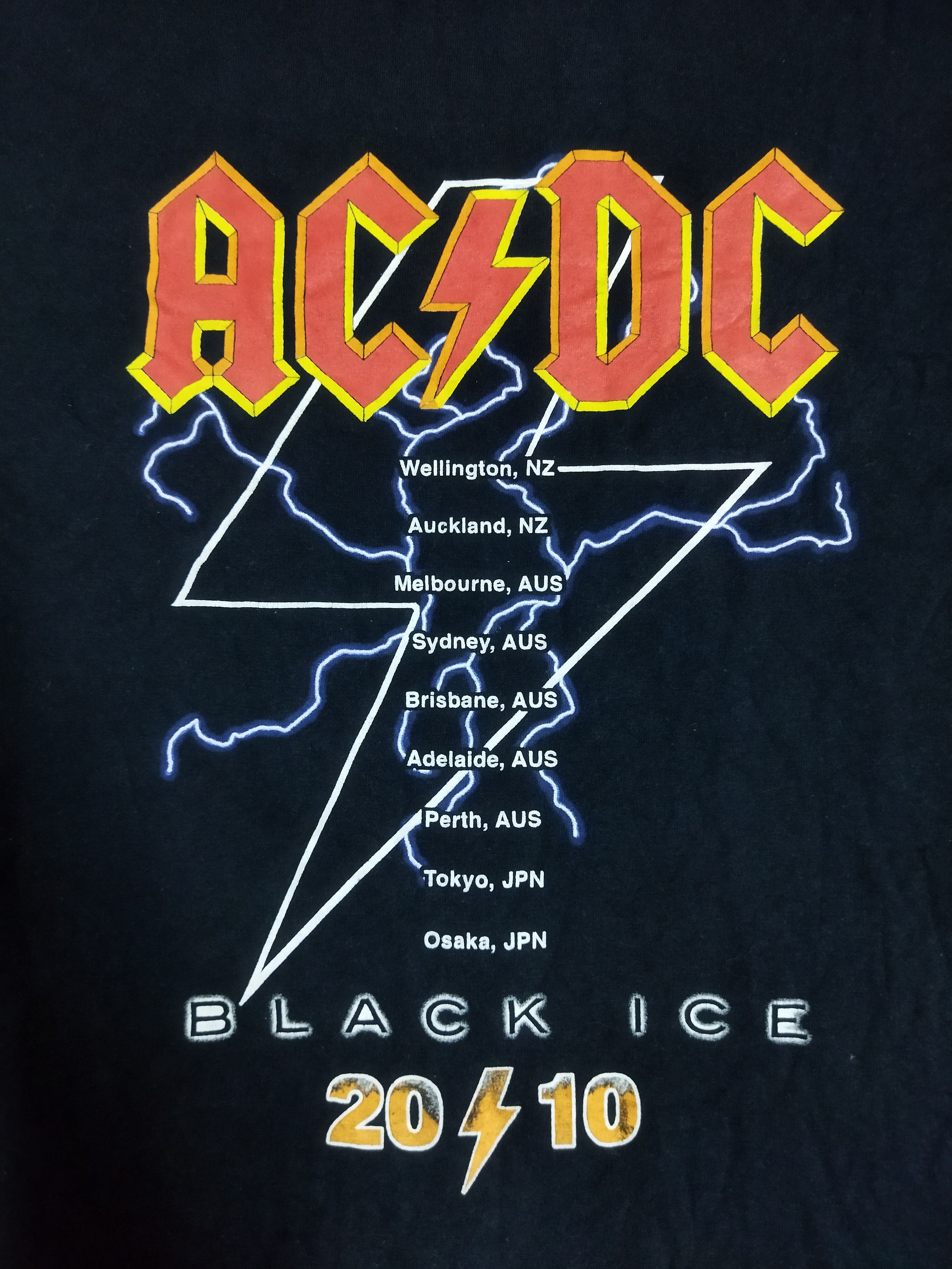 Band Tees 2011 Acdc Black Ice World Tour Tee Size US L / EU 52-54 / 3 - 4 Thumbnail