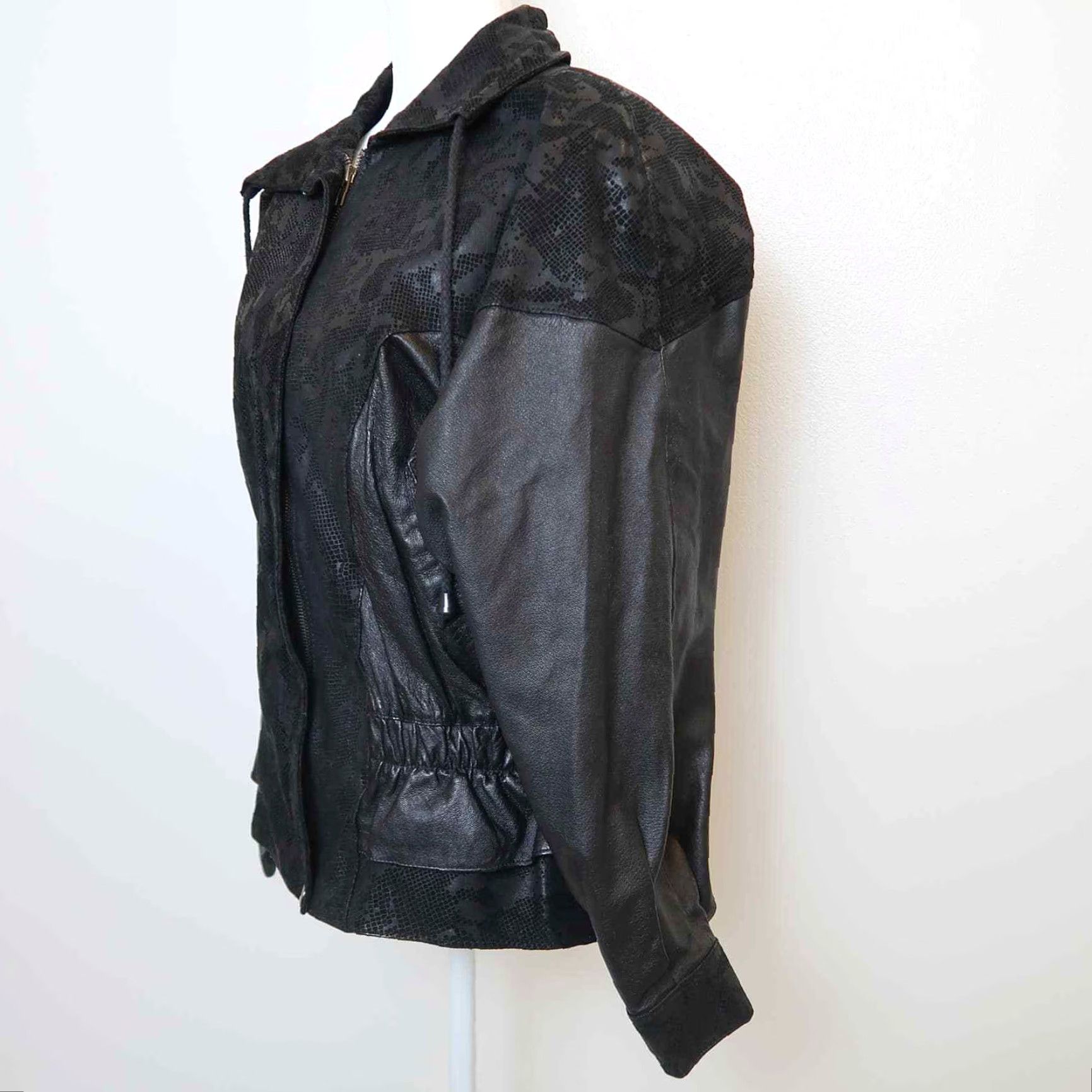 Vintage VINTAGE Wilsons Leather Jacket Black Reptile Print Zip Front S 1990s Grunge Boys / Mens? Size S / US 4 / IT 40 - 3 Thumbnail