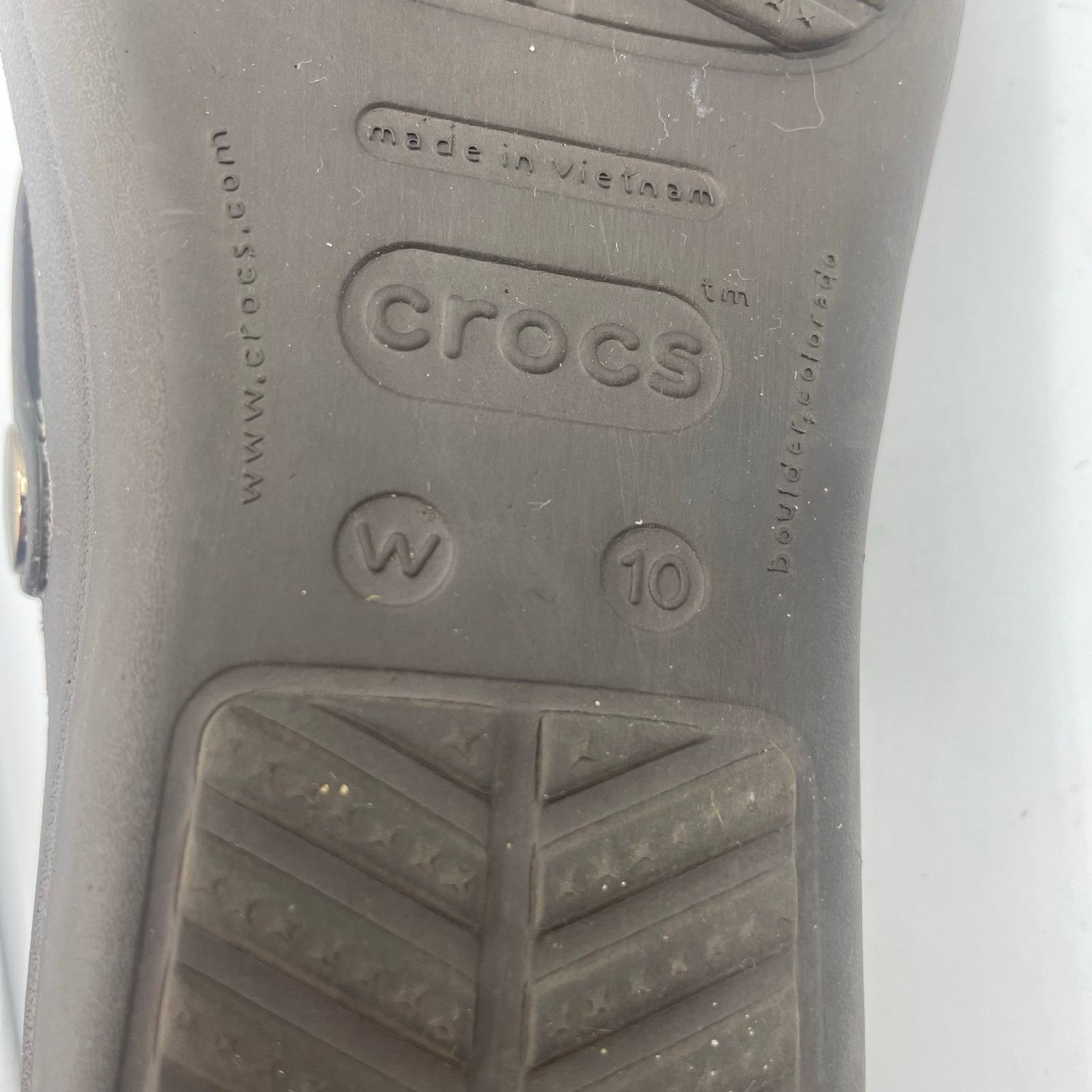 Crocs Crocs Sanrah Hammered Circle Wedge Flip Sandals Espresso 10 Size US 10 / IT 40 - 8 Thumbnail