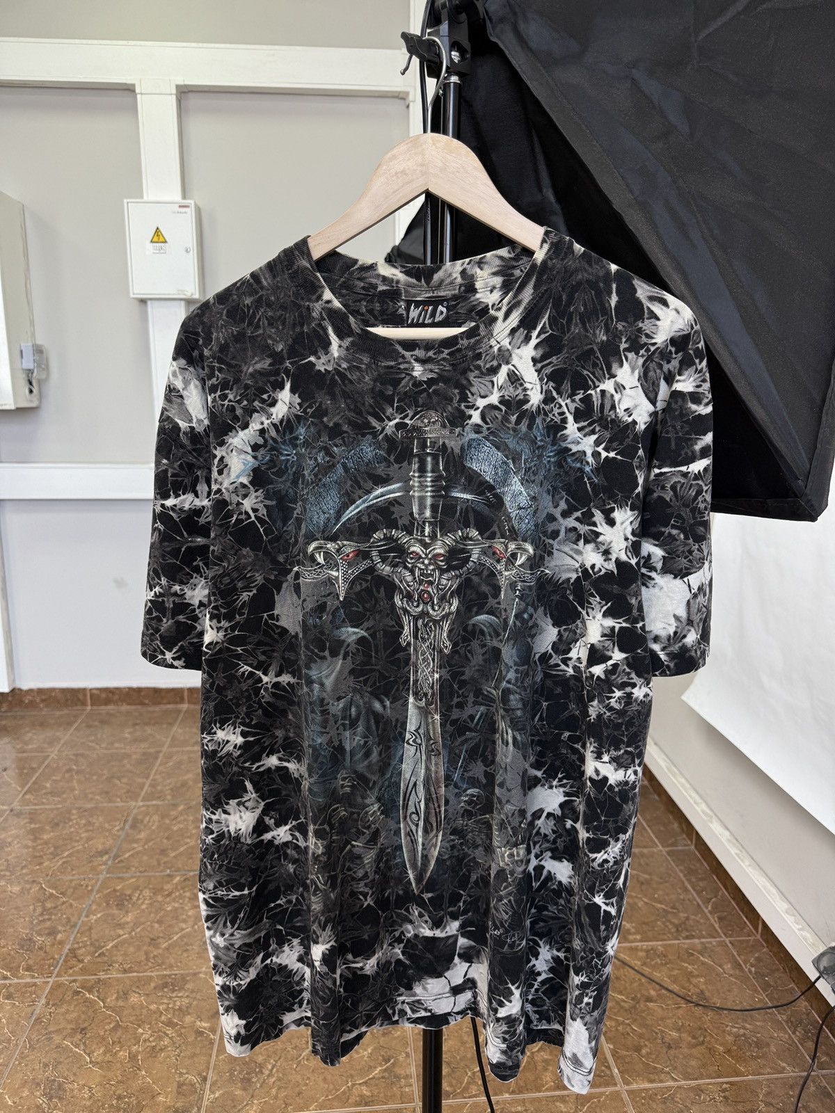 Affliction × No Fear × Tapout 🇺🇸💀Vintage 90s Skull Gothic Sword Graphic Tie Dye T-Shirt Size US XL / EU 56 / 4 - 1 Thumbnail