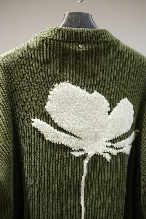 o1y0225 Crewneck Sweater in Military Green