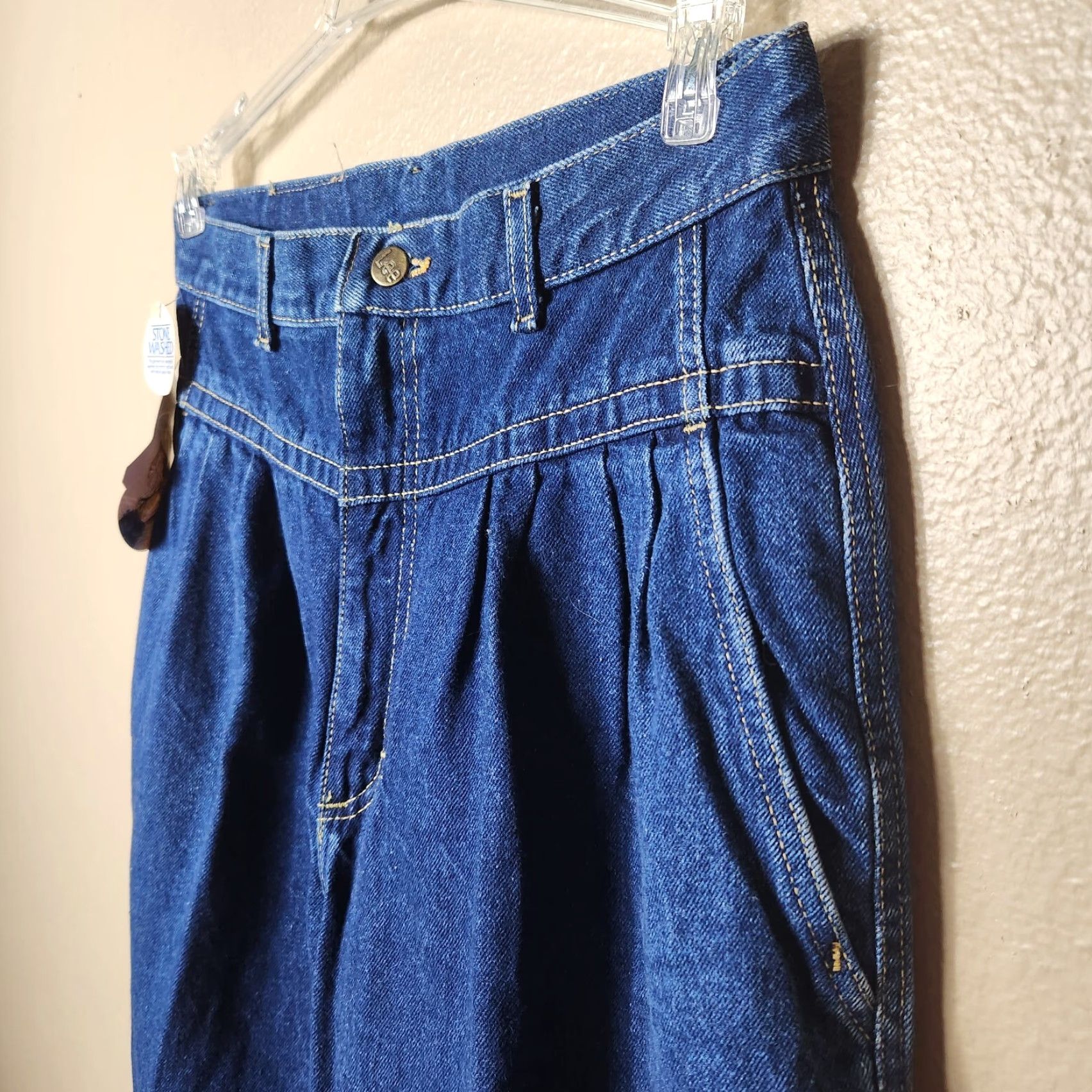 Lee VINTAGE Lee High Rise Bareback Yoked Pleated Jeans Deadstock NWT-Size 16 Blue 1980s Womens Jeans Size 38" / US 16 / IT 52 - 4 Thumbnail